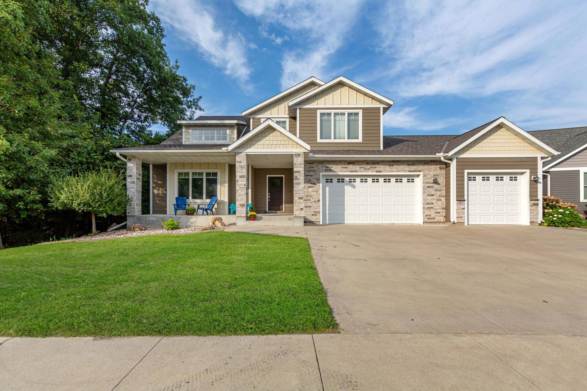 317 Oak Marsh Drive, Mankato, MN 56001 2 front.jpg