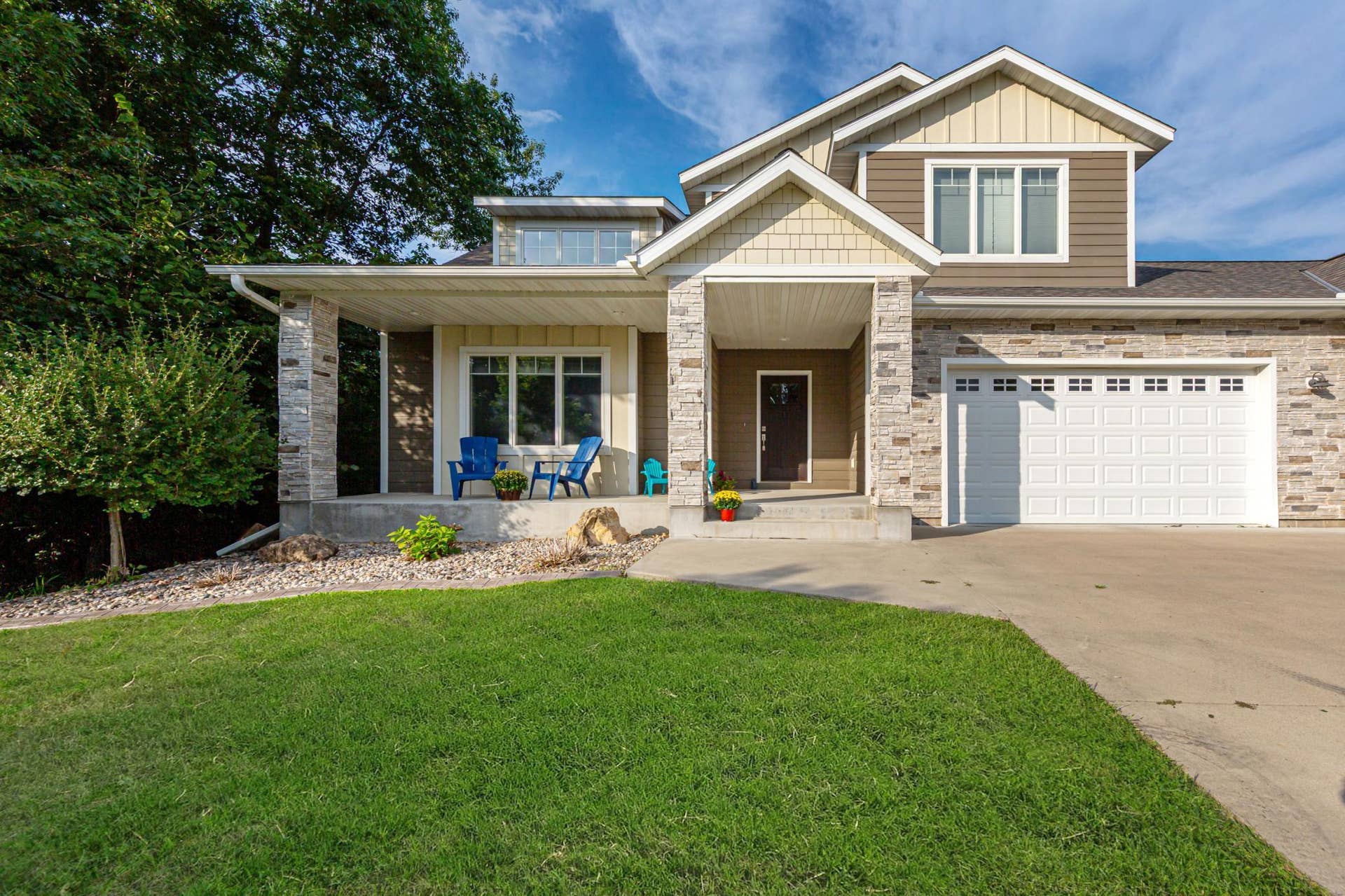 317 Oak Marsh Drive, Mankato, MN 56001 4 front.jpg