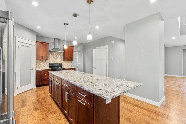 317 Oak Marsh Drive, Mankato, MN 56001 22 kitchen.jpg