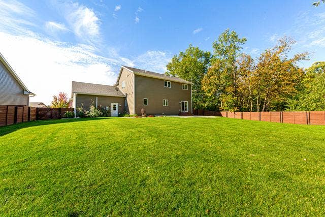 317 Oak Marsh Drive, Mankato, MN 56001 7_6 back.jpg