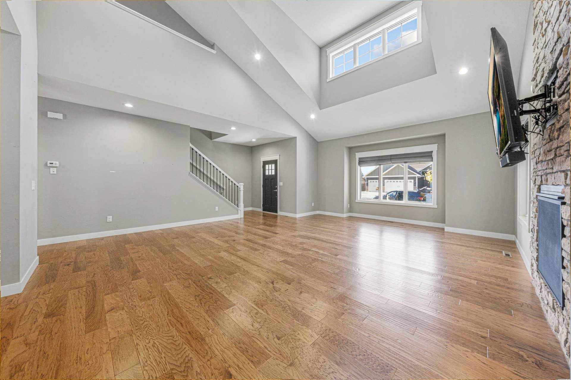 317 Oak Marsh Drive, Mankato, MN 56001 16 living.jpg