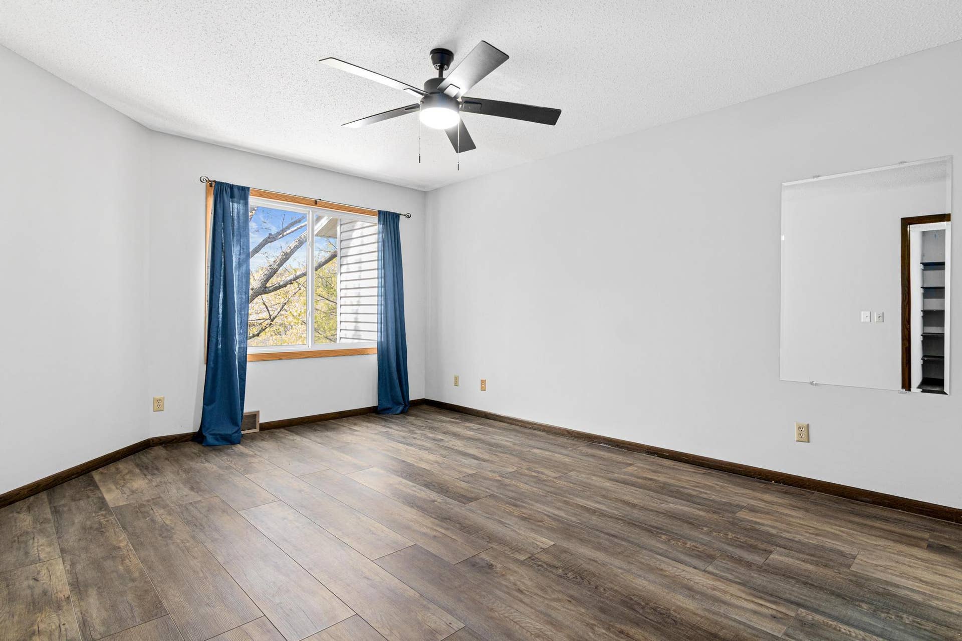 7211 Perry Court E, #0, Brooklyn Center, MN 55429 7211 Perry Ct E-11.jpg