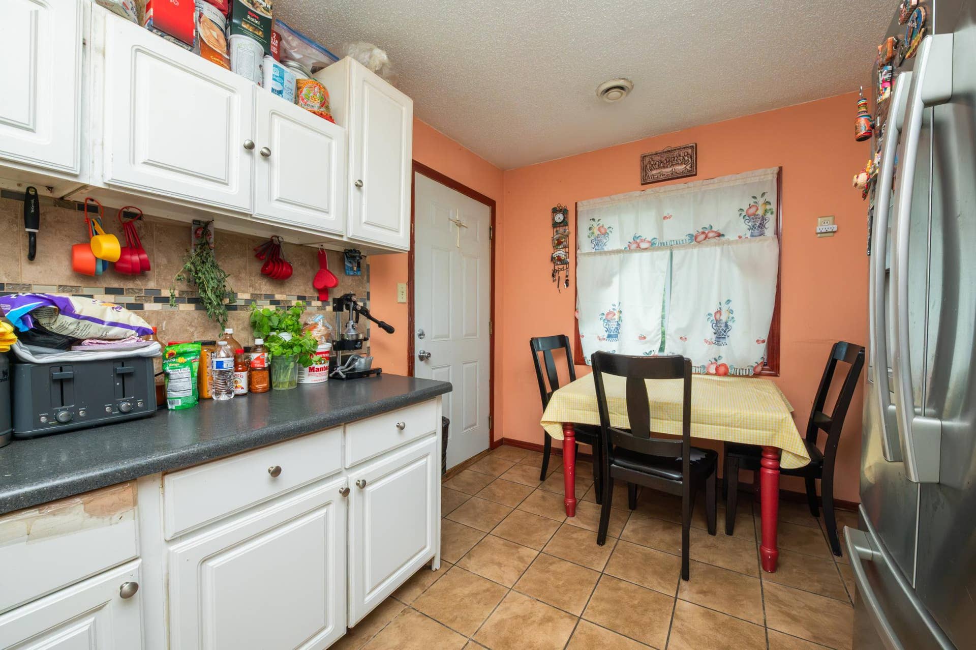 2218 4th Avenue N, 30, Minneapolis, MN 55405 toplevelkitchen-7.jpg