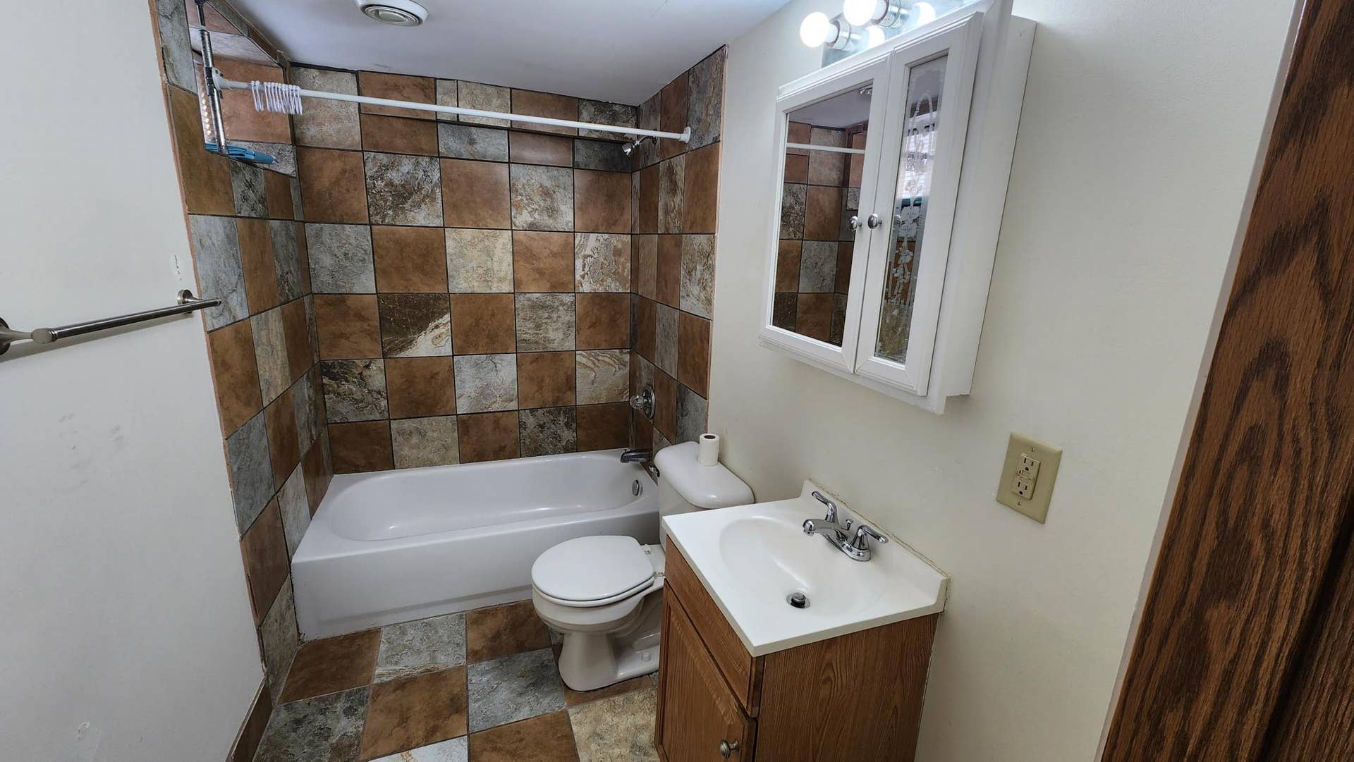 2218 4th Avenue N, 30, Minneapolis, MN 55405 20251214_134925.jpg