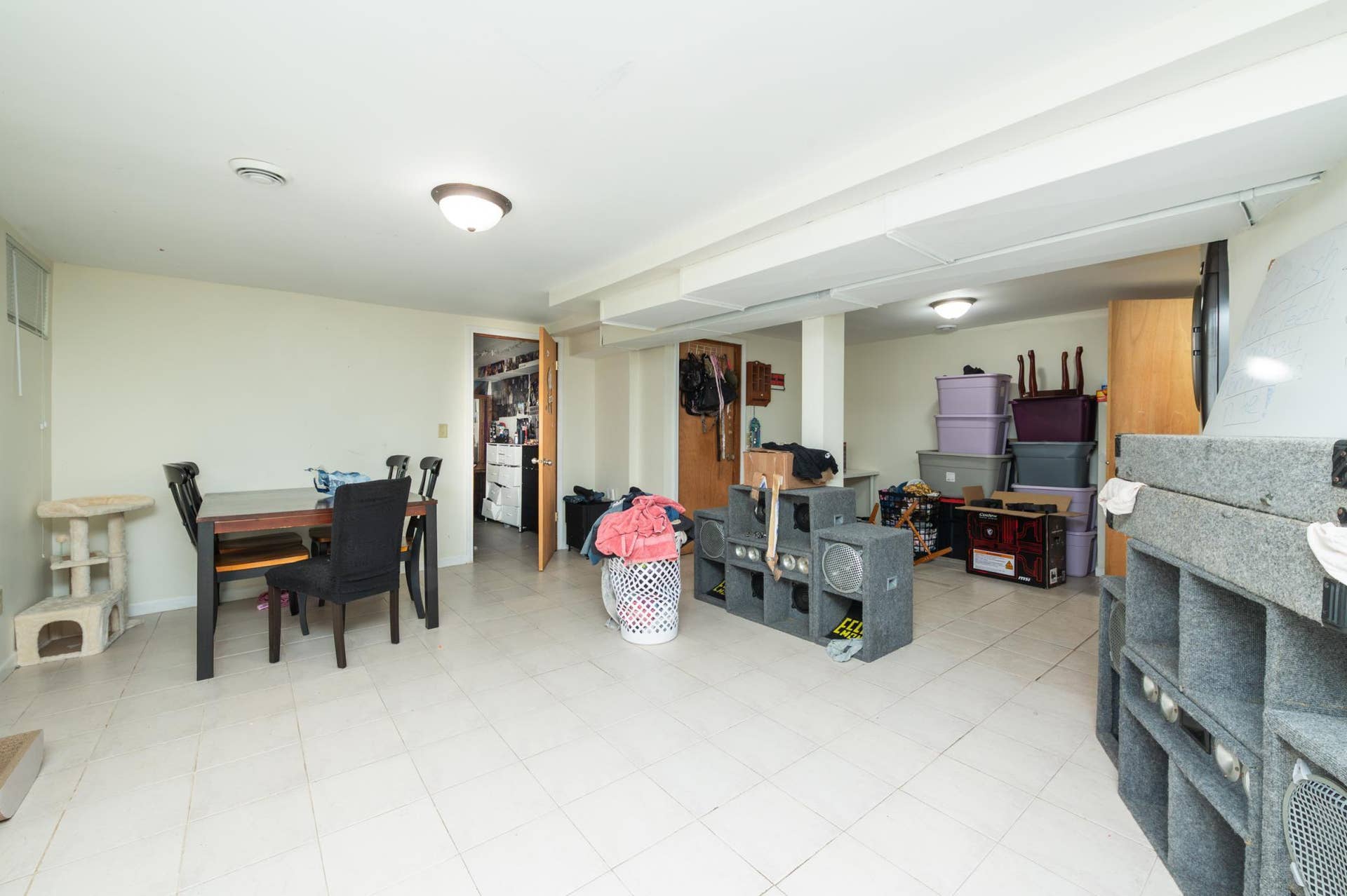 2218 4th Avenue N, 30, Minneapolis, MN 55405 gardenleveldining-living-20.jpg