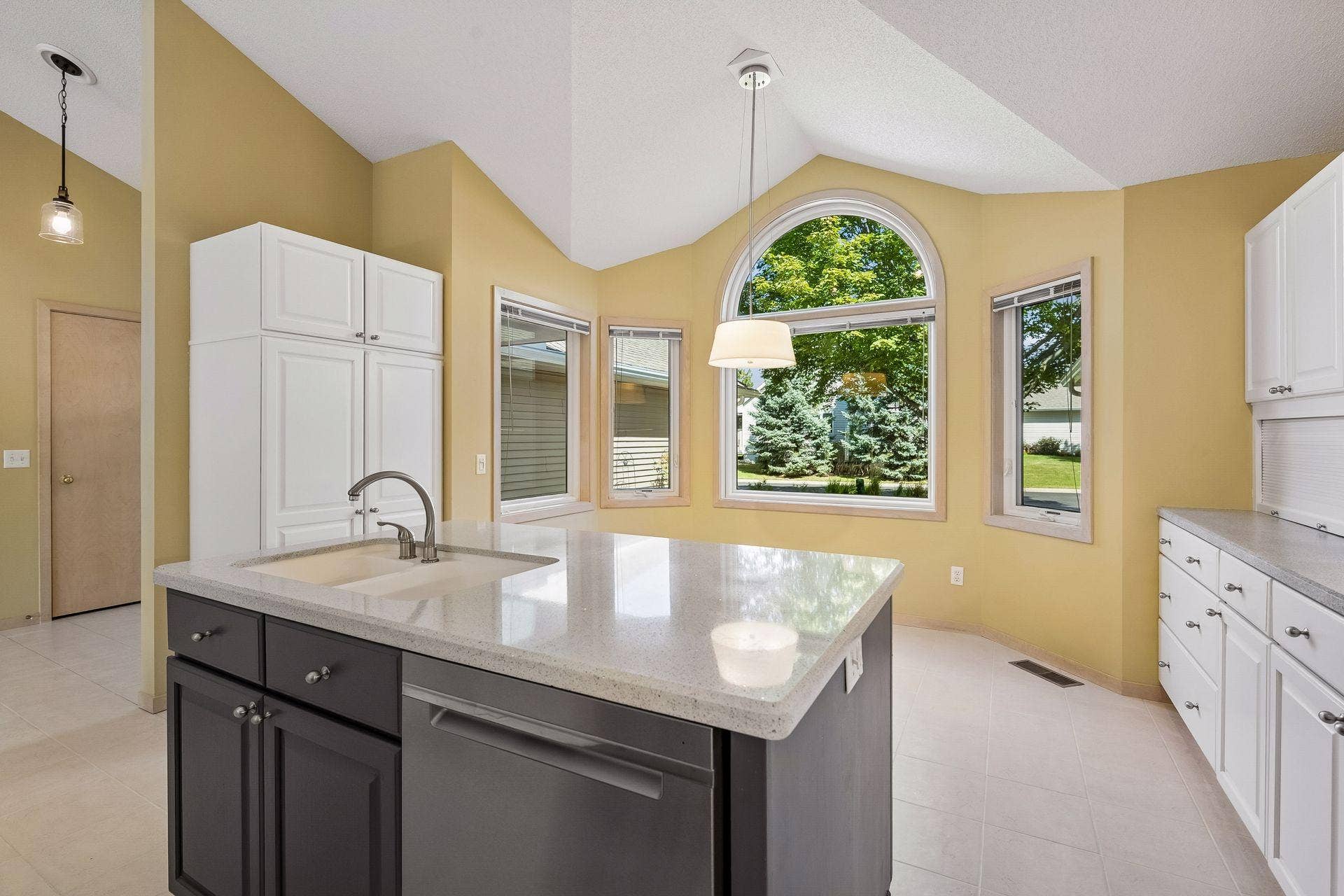 7063 Oak Pointe Curve, Bloomington, MN 55438 Cheerful Kitchen with Breakfast Nook