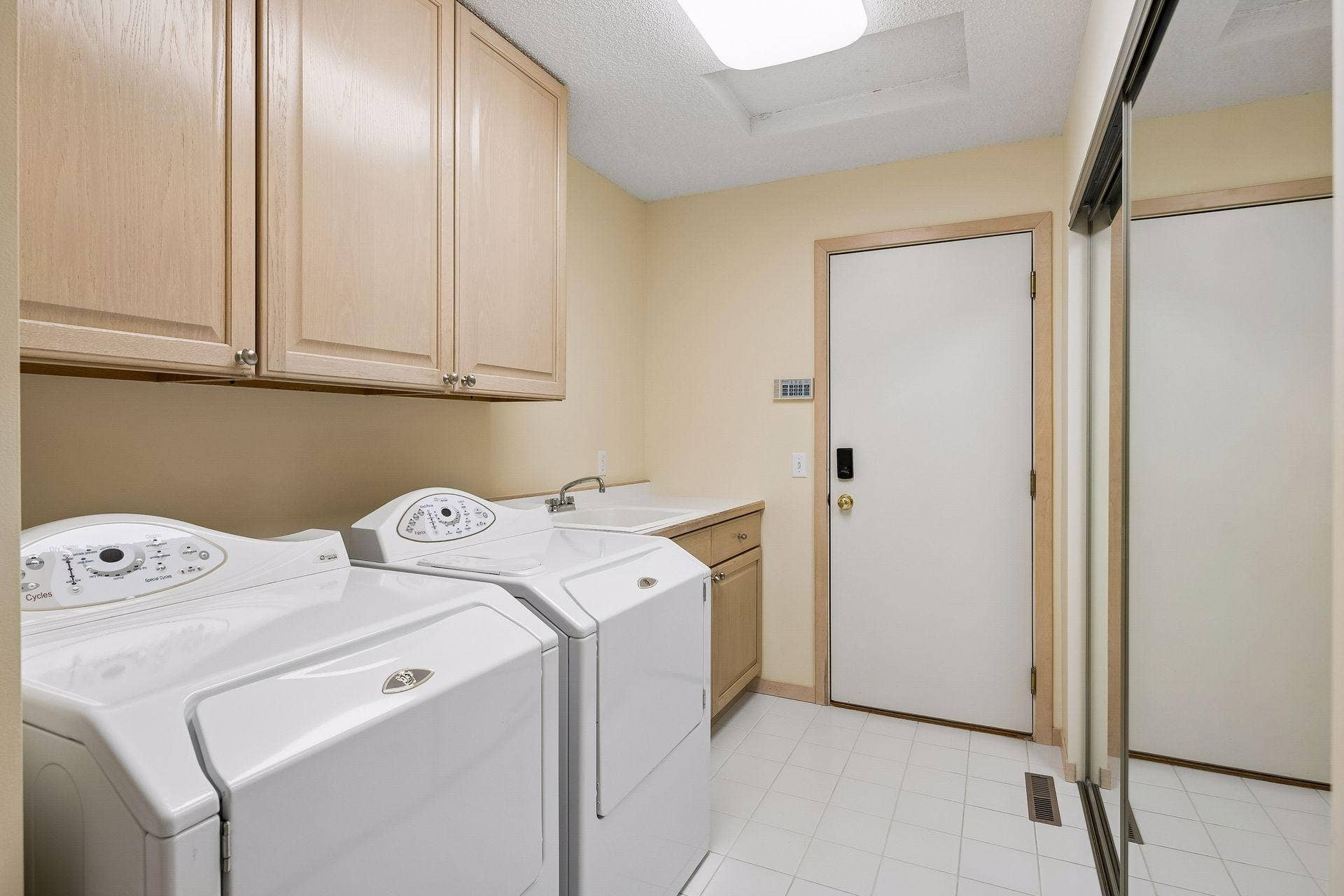 7063 Oak Pointe Curve, Bloomington, MN 55438 LAundry & Dropzone just inside from garage with more storage