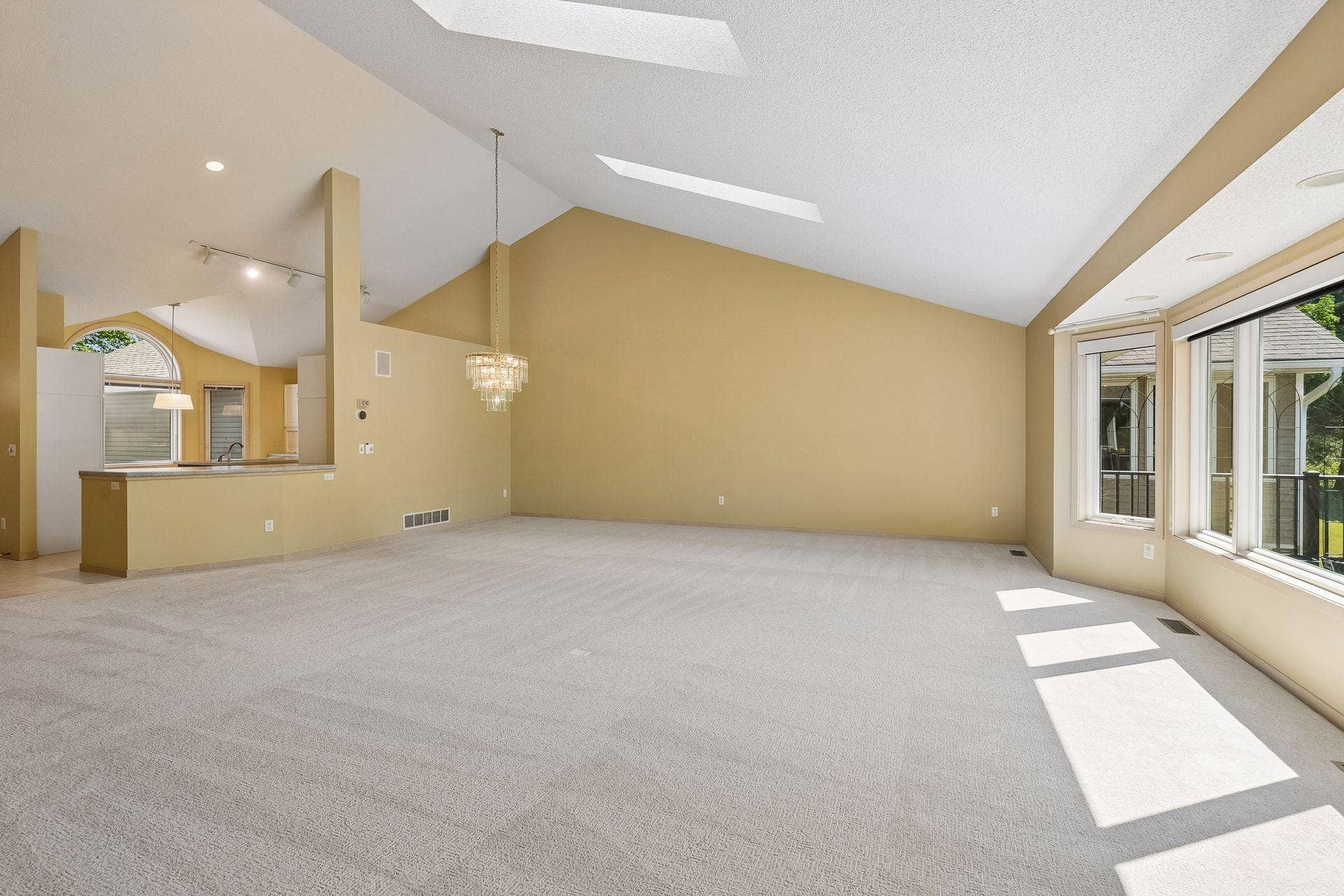 7063 Oak Pointe Curve, Bloomington, MN 55438 7063 Oak Pointe Curve, Bloomington, MN 55438