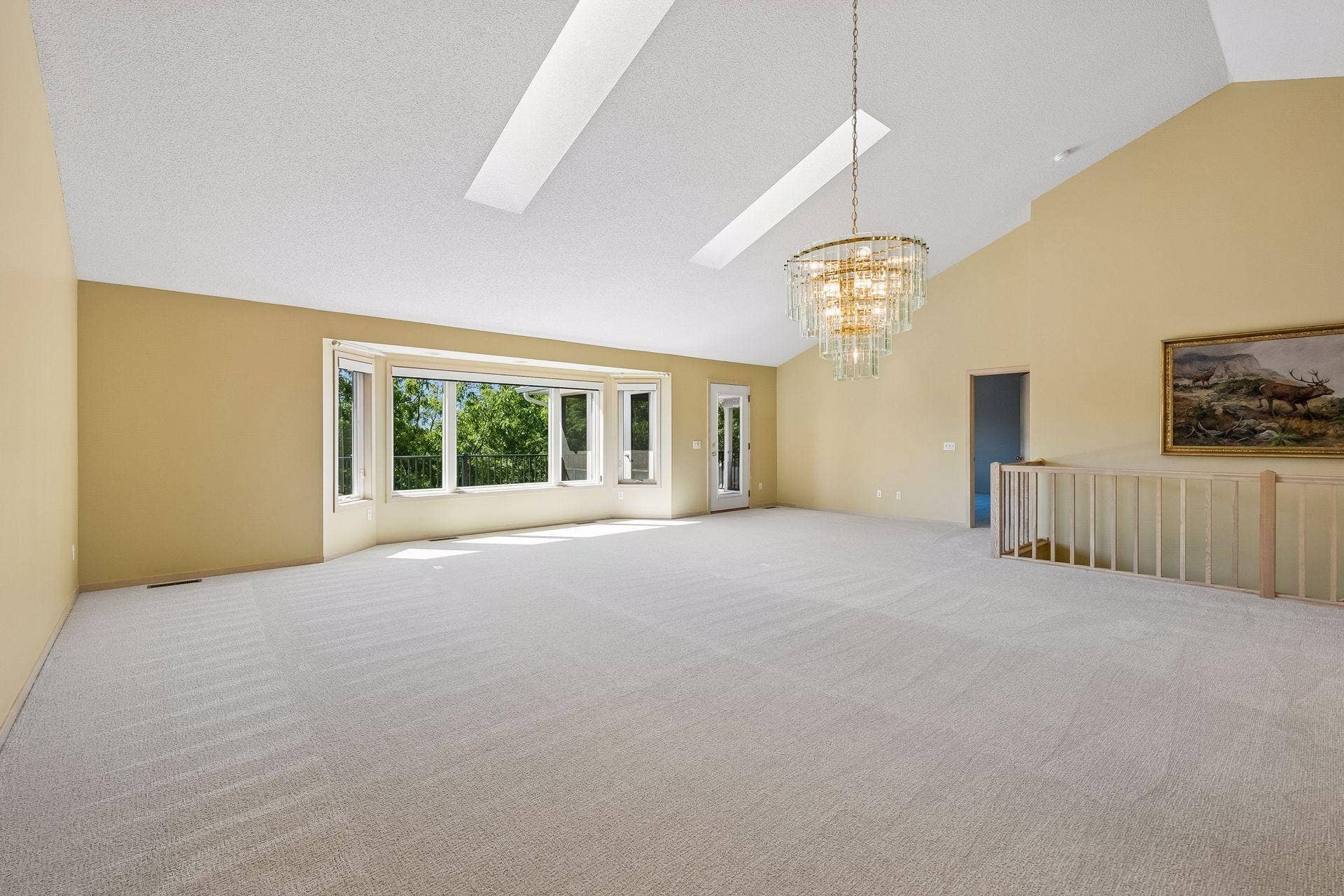 7063 Oak Pointe Curve, Bloomington, MN 55438 Generous spaces for entertaining