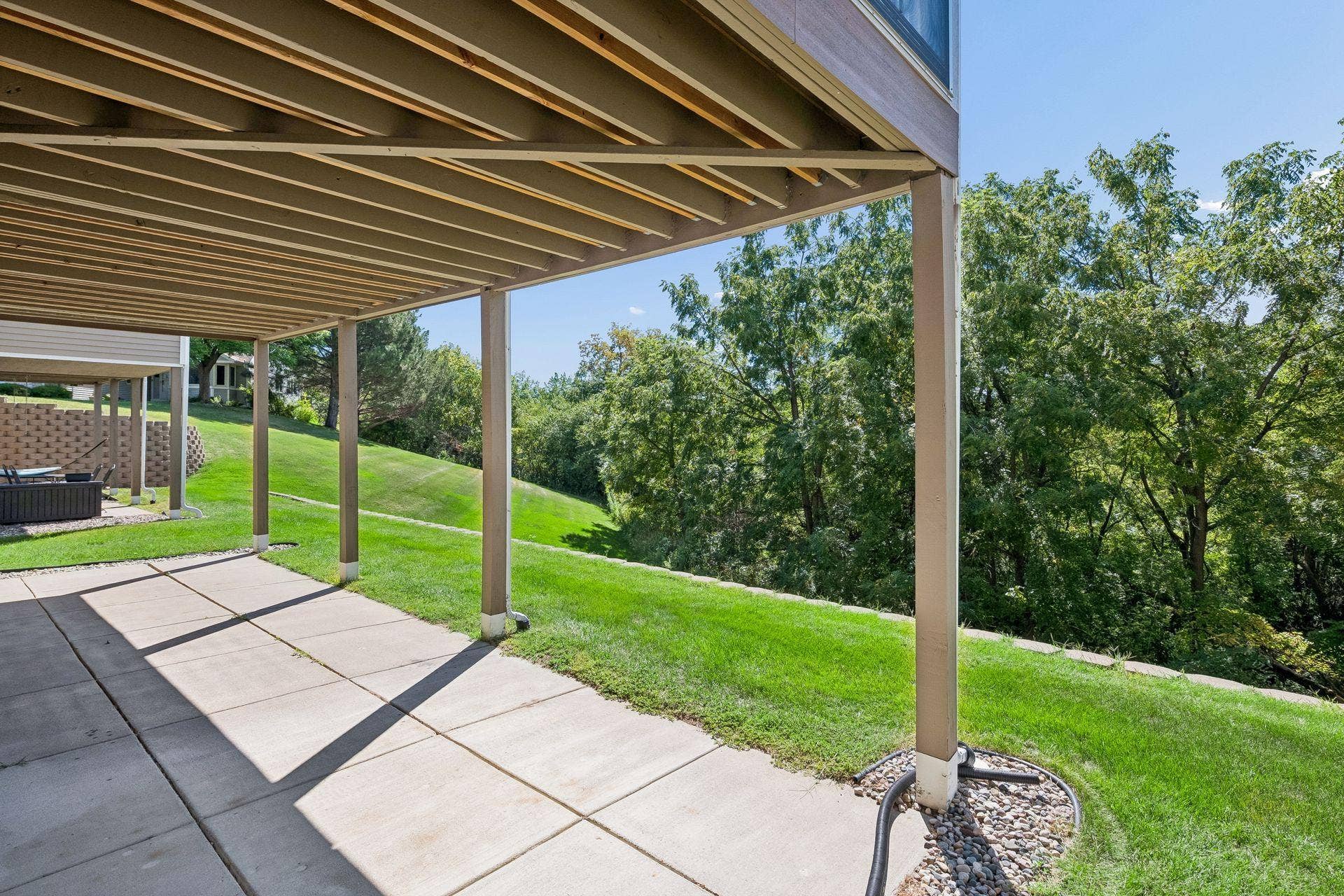 7063 Oak Pointe Curve, Bloomington, MN 55438 LL Patio from Walk-out Family Room