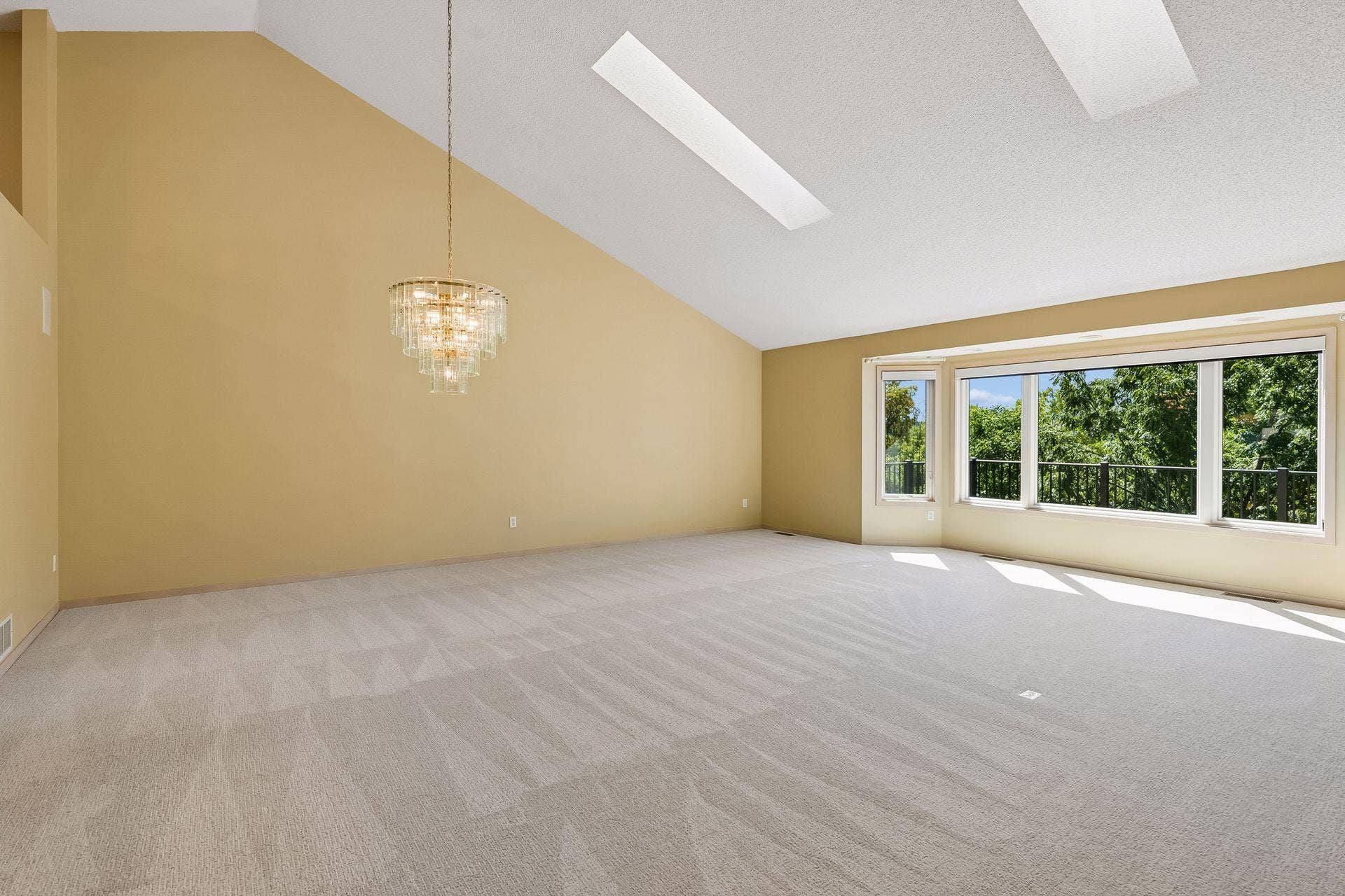7063 Oak Pointe Curve, Bloomington, MN 55438 7063 Oak Pointe Curve, Bloomington, MN 55438