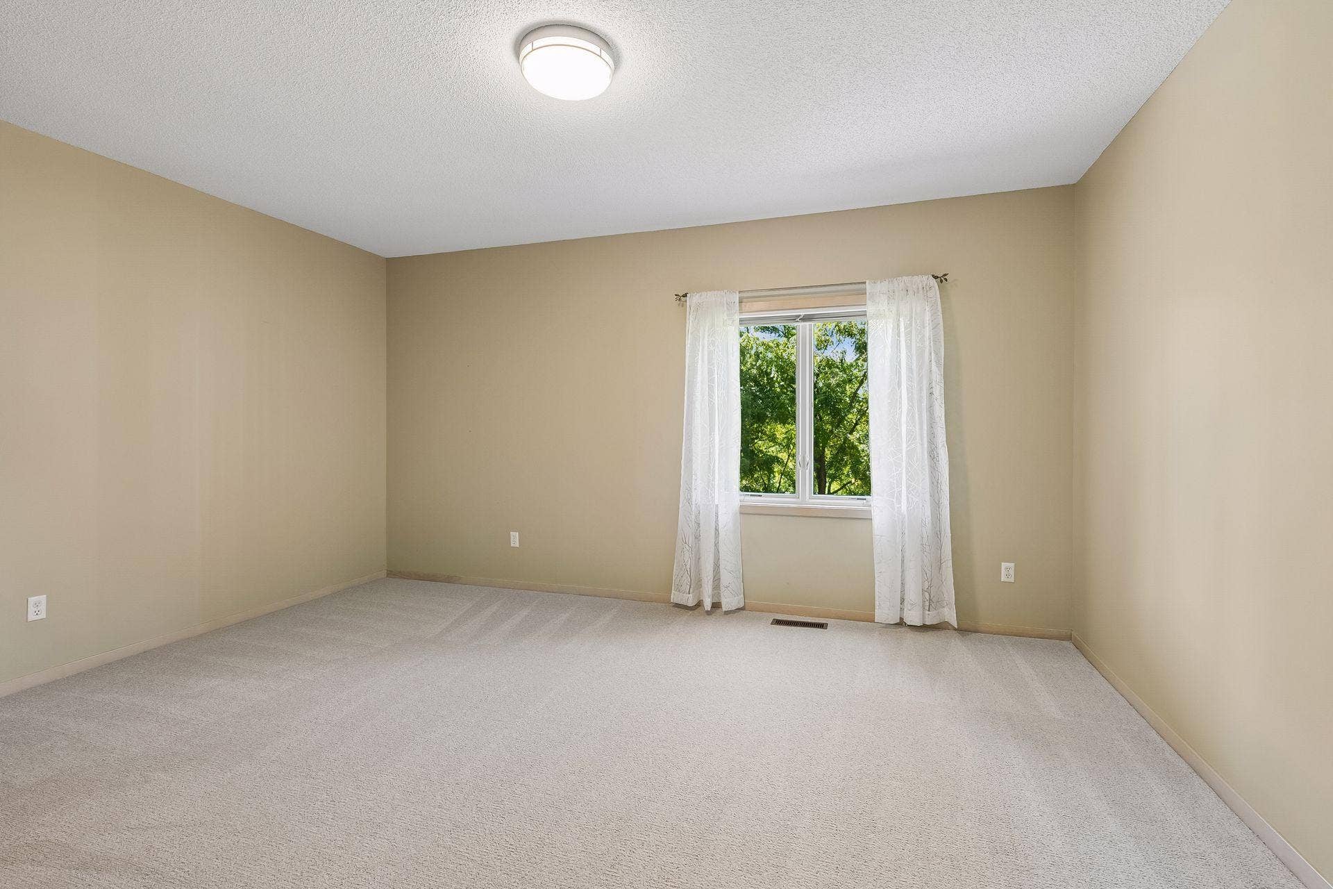 7063 Oak Pointe Curve, Bloomington, MN 55438 ...and lots of privacy!