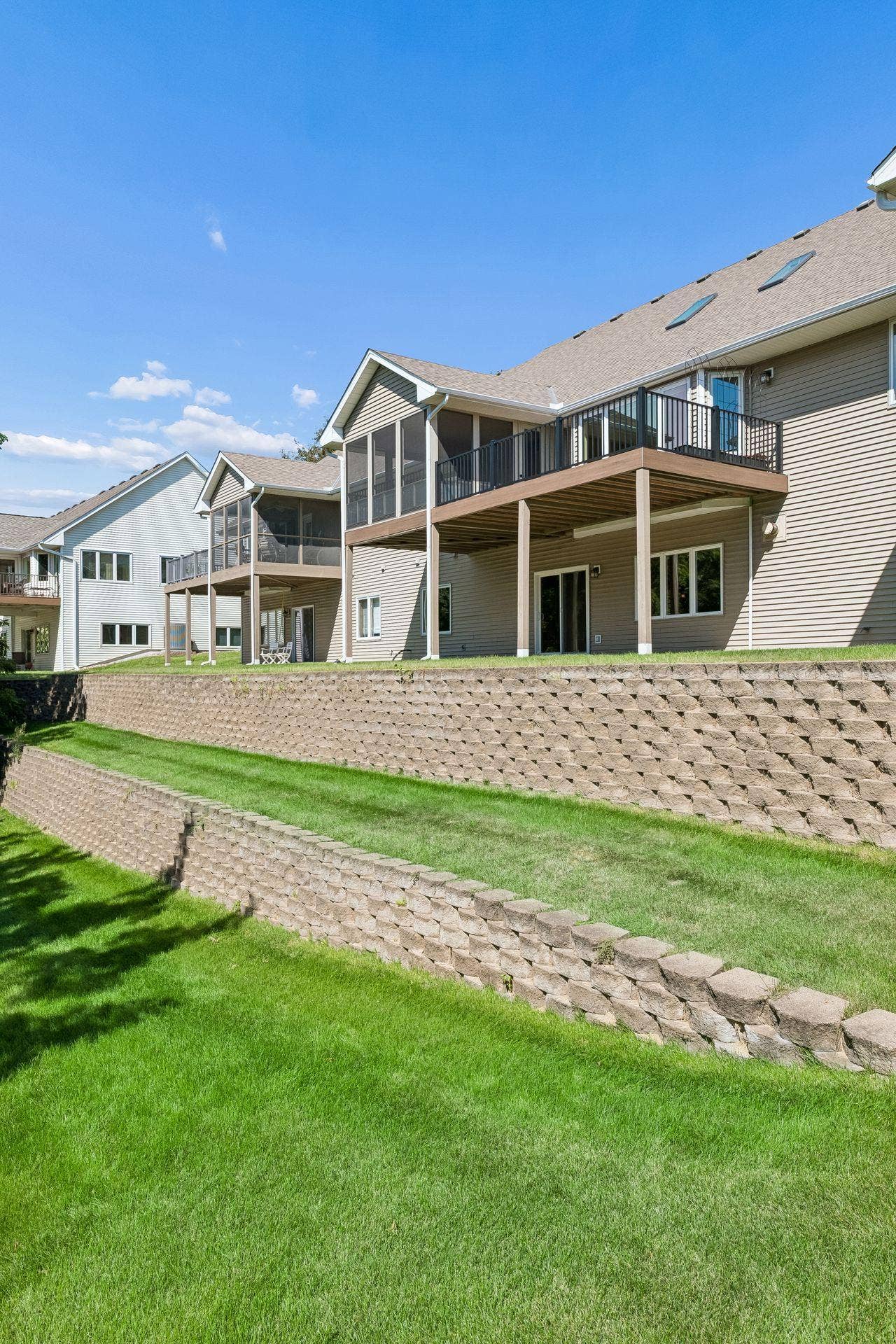 7063 Oak Pointe Curve, Bloomington, MN 55438 7063 Oak Pointe Curve, Bloomington, MN 55438
