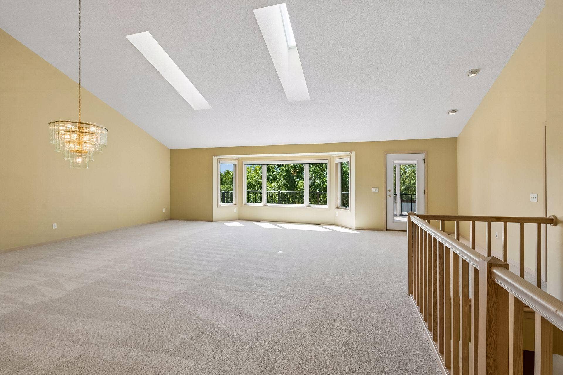 7063 Oak Pointe Curve, Bloomington, MN 55438 Stairs down to lower level are extra wide and gracious
