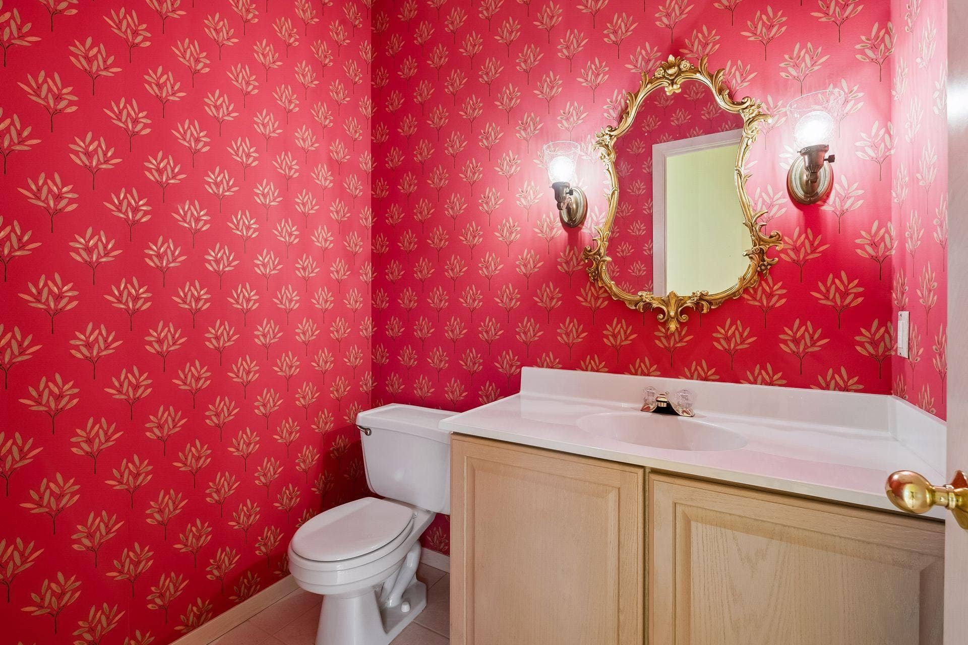7063 Oak Pointe Curve, Bloomington, MN 55438 Charming Powder room