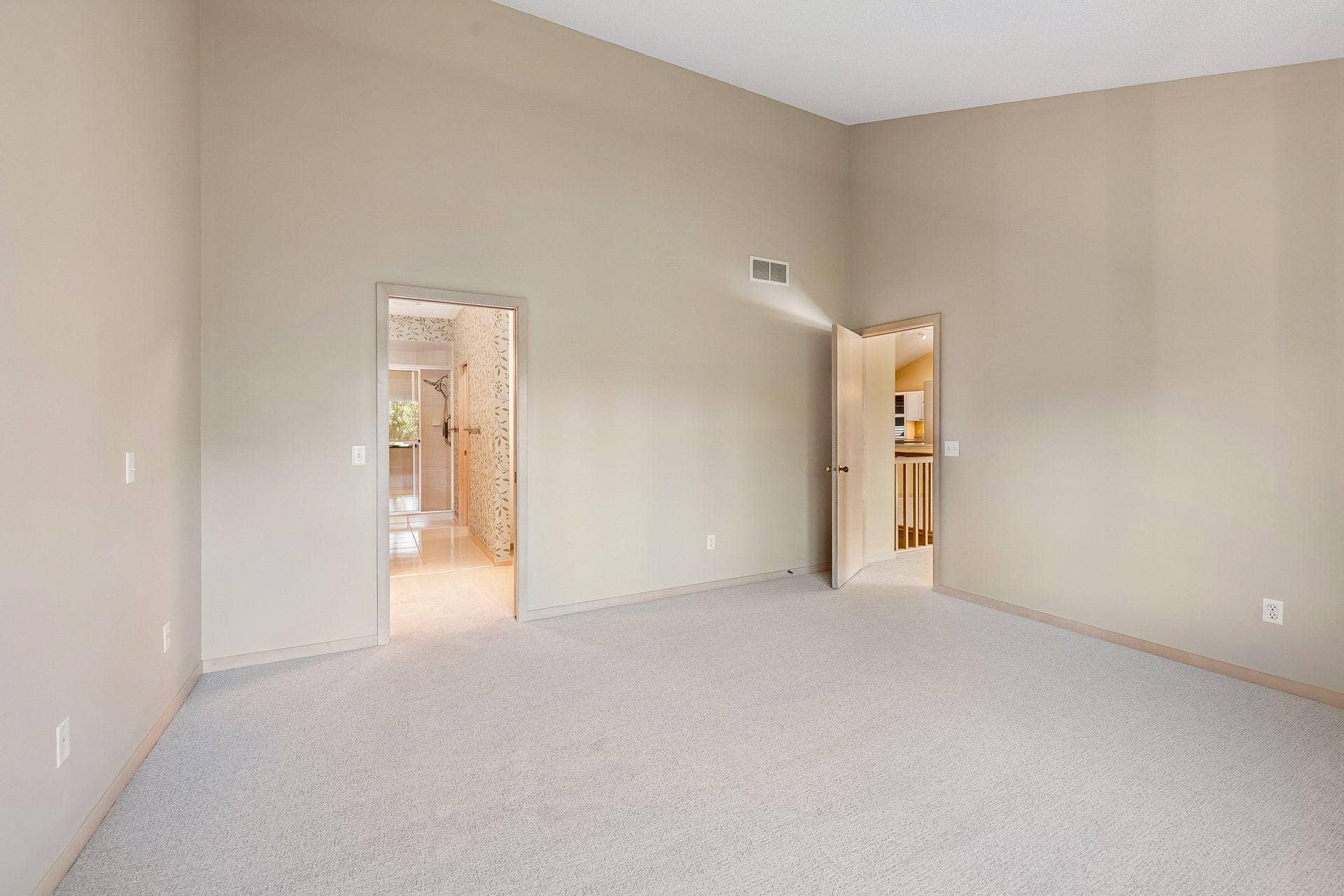 7063 Oak Pointe Curve, Bloomington, MN 55438 Spacious primary bedroom with walkthrough closet