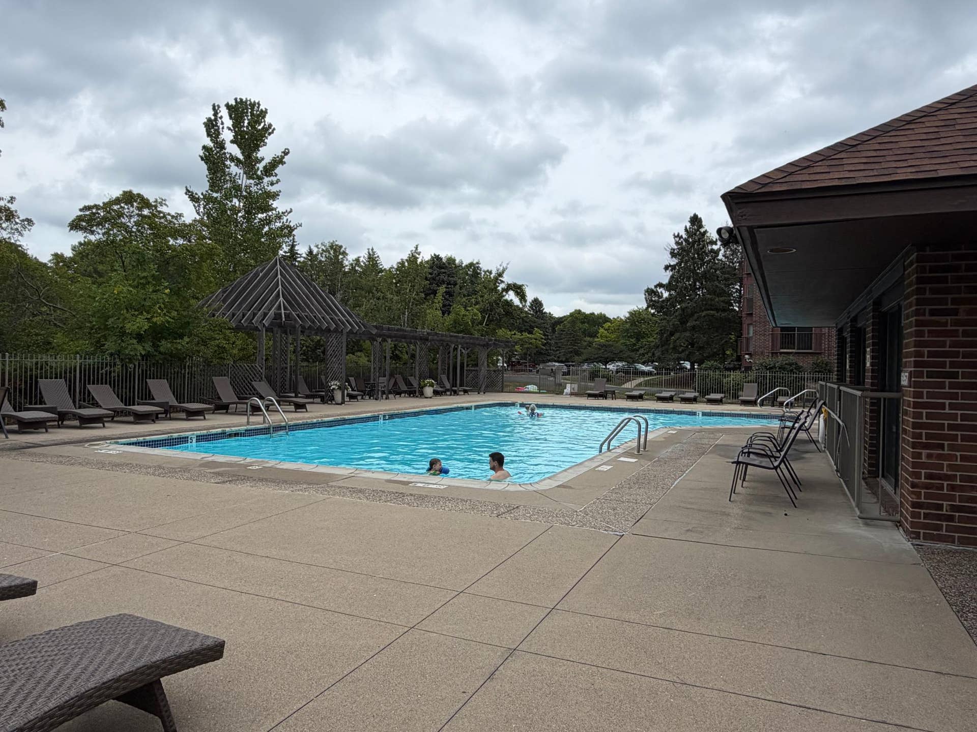 7063 Oak Pointe Curve, Bloomington, MN 55438 With salt water pool.jpeg