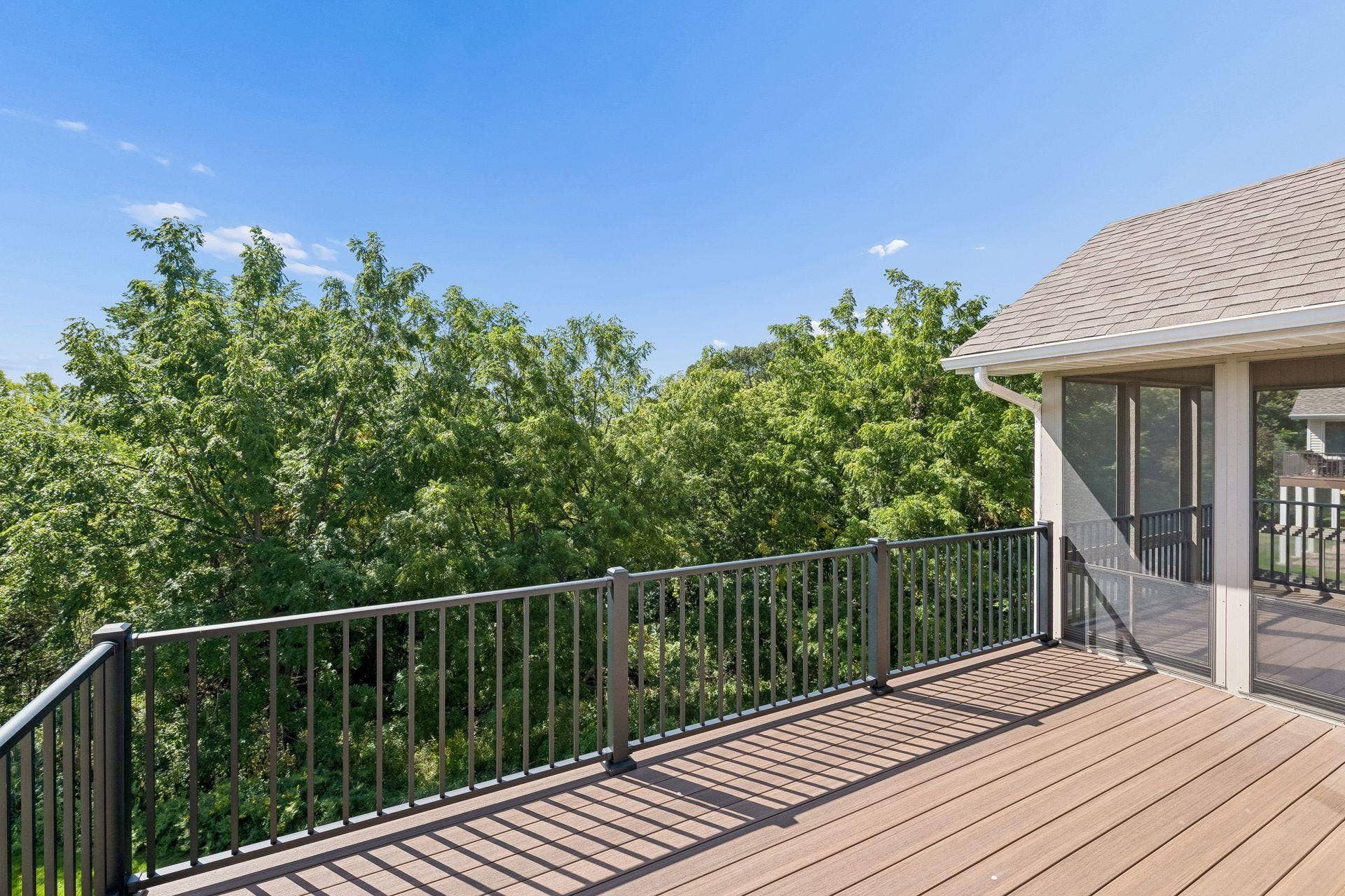 7063 Oak Pointe Curve, Bloomington, MN 55438 Super comfortable easy living lifestyle