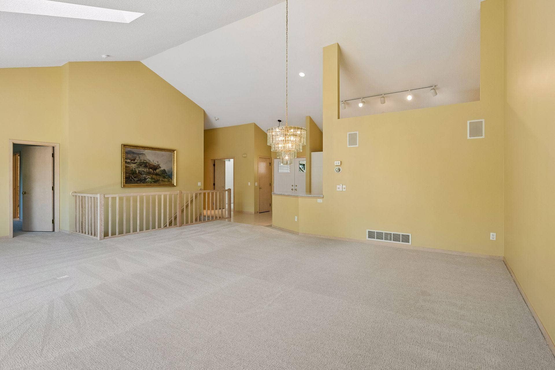 7063 Oak Pointe Curve, Bloomington, MN 55438 Front hallway accesses den/2nd BR