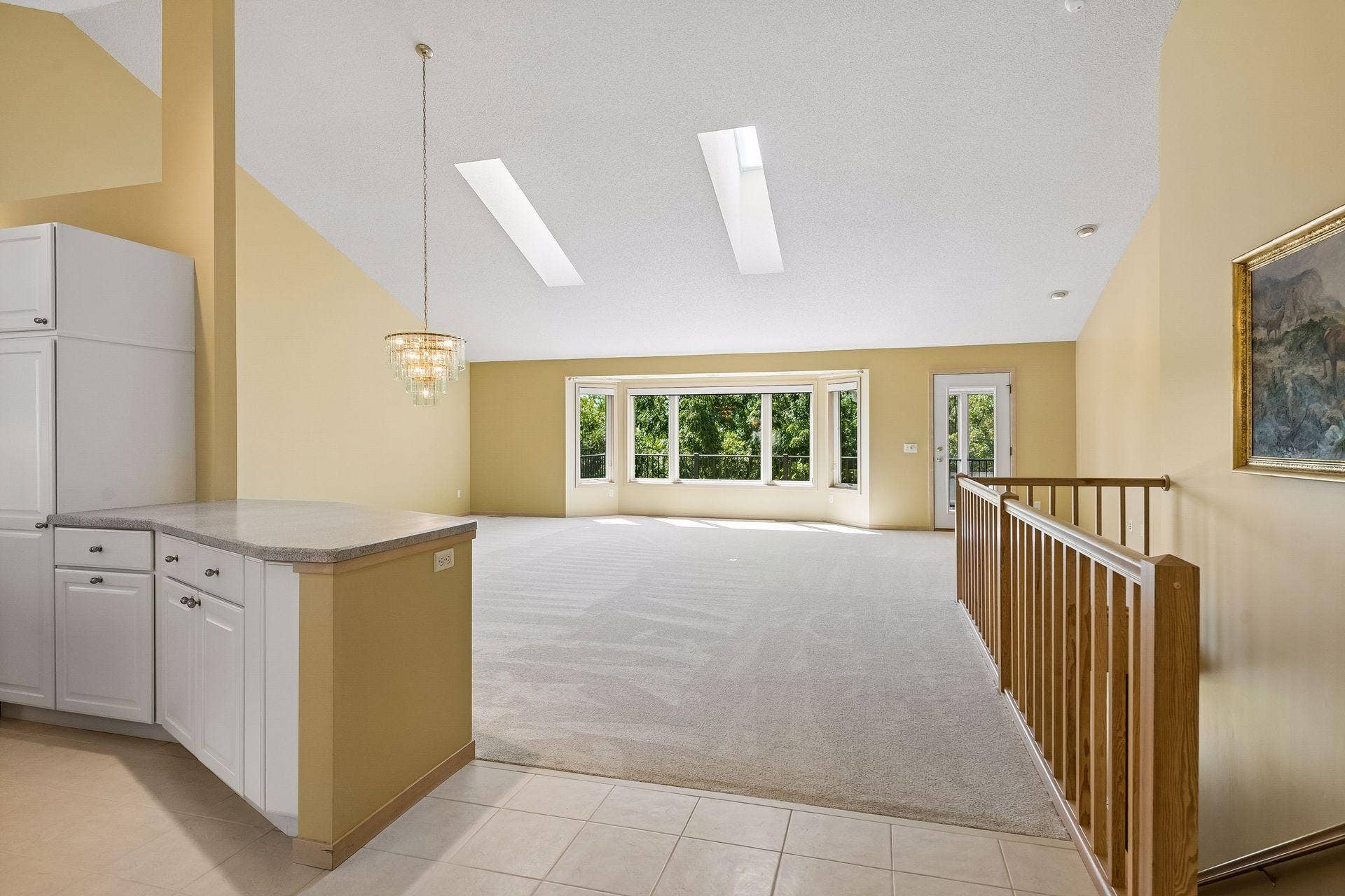 7063 Oak Pointe Curve, Bloomington, MN 55438 This unit is 6 feet wider than all others in the complex and it Shows!!