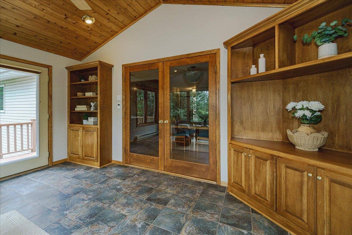 1060 Dennis Street S, Maplewood, MN 55119 24-Sun Room.jpg