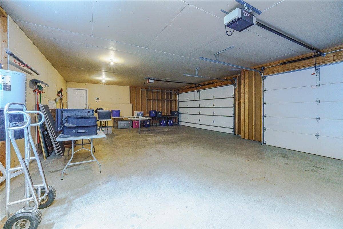 1060 Dennis Street S, Maplewood, MN 55119 62-Garage.jpg