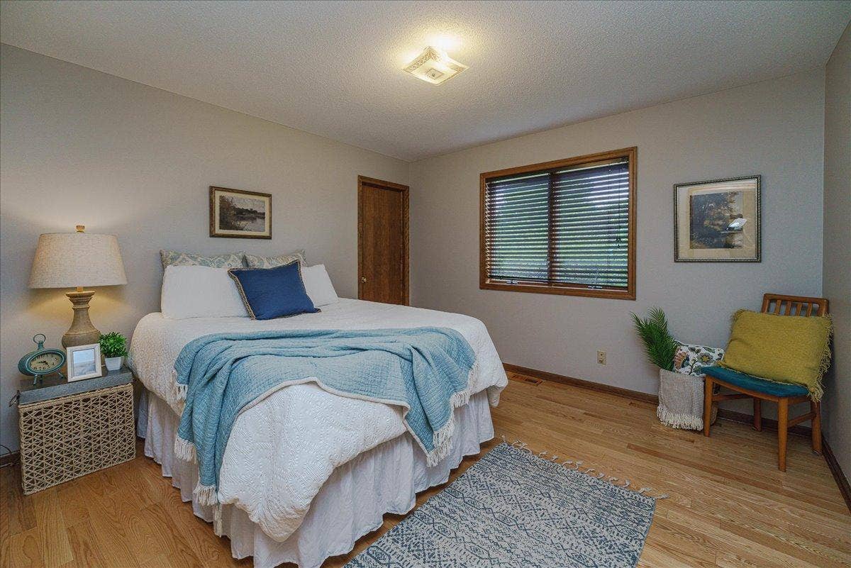 1060 Dennis Street S, Maplewood, MN 55119 30-Bedroom 1.jpg