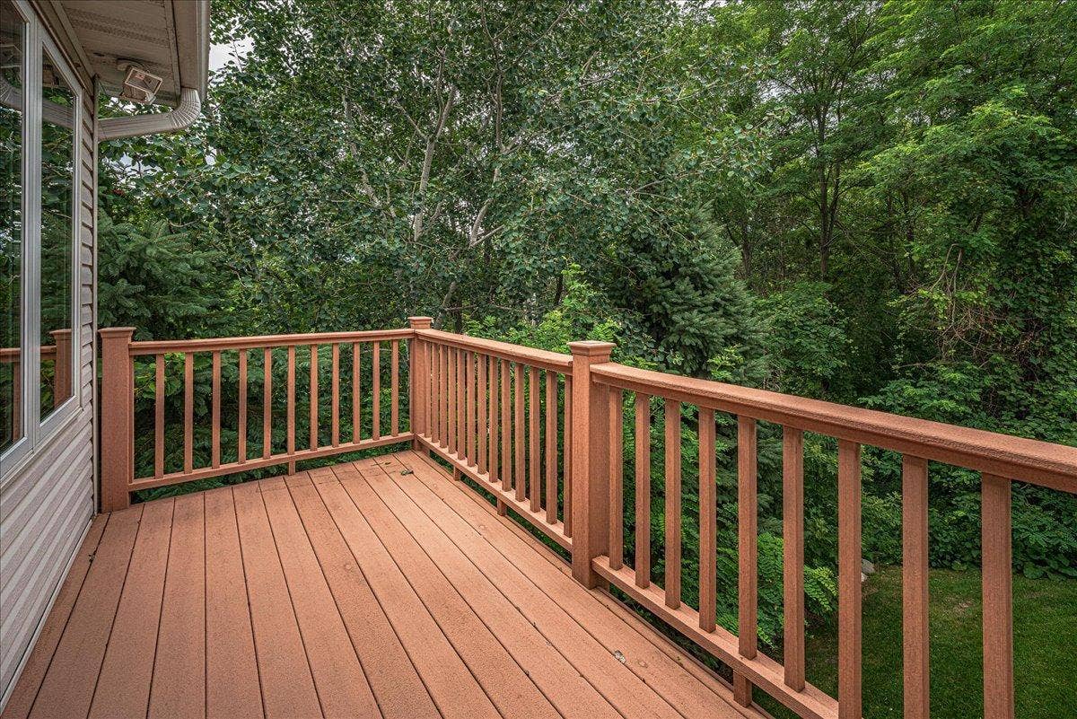 1060 Dennis Street S, Maplewood, MN 55119 25-Deck.jpg