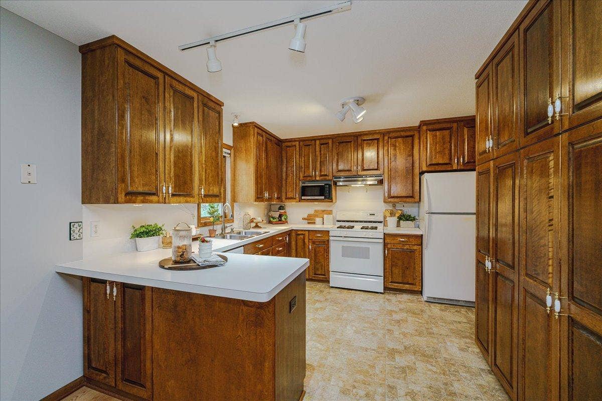 1060 Dennis Street S, Maplewood, MN 55119 11-Kitchen.jpg