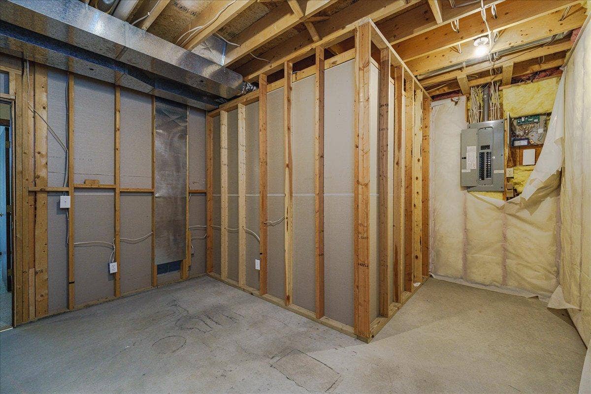 1060 Dennis Street S, Maplewood, MN 55119 60-Storage.jpg