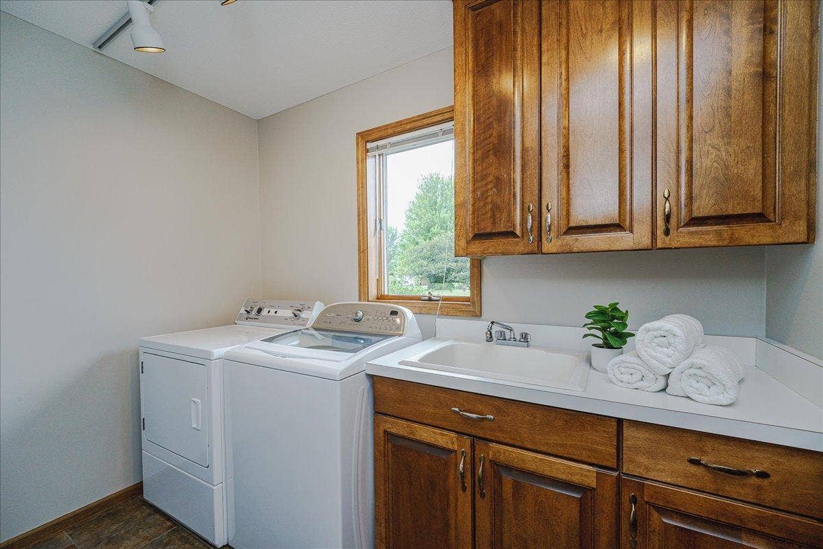 1060 Dennis Street S, Maplewood, MN 55119 08-Laundry Room.jpg