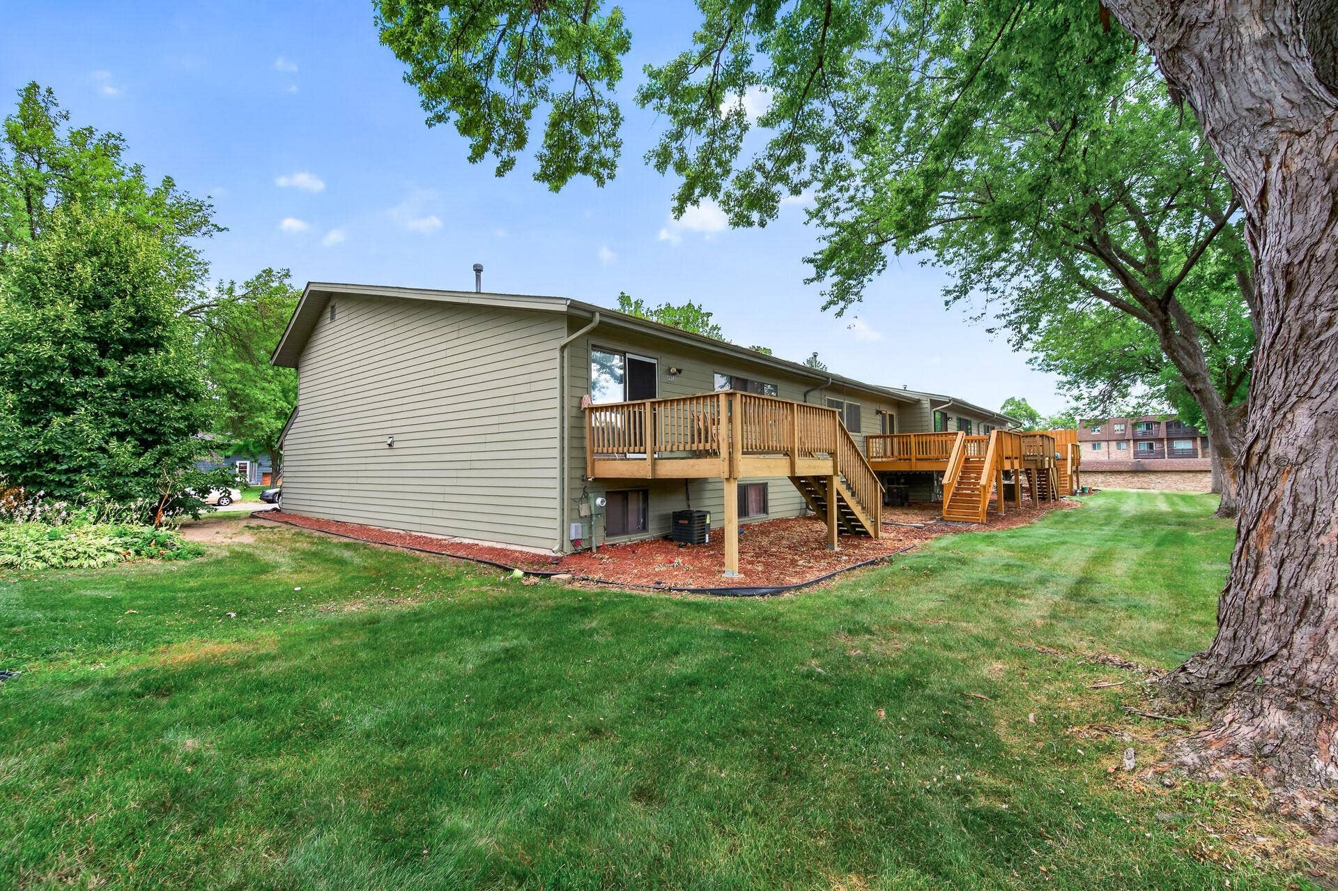 6025 79th Avenue N, Brooklyn Park, MN 55443 6025 79th Avenue N, Brooklyn Park, MN 55443