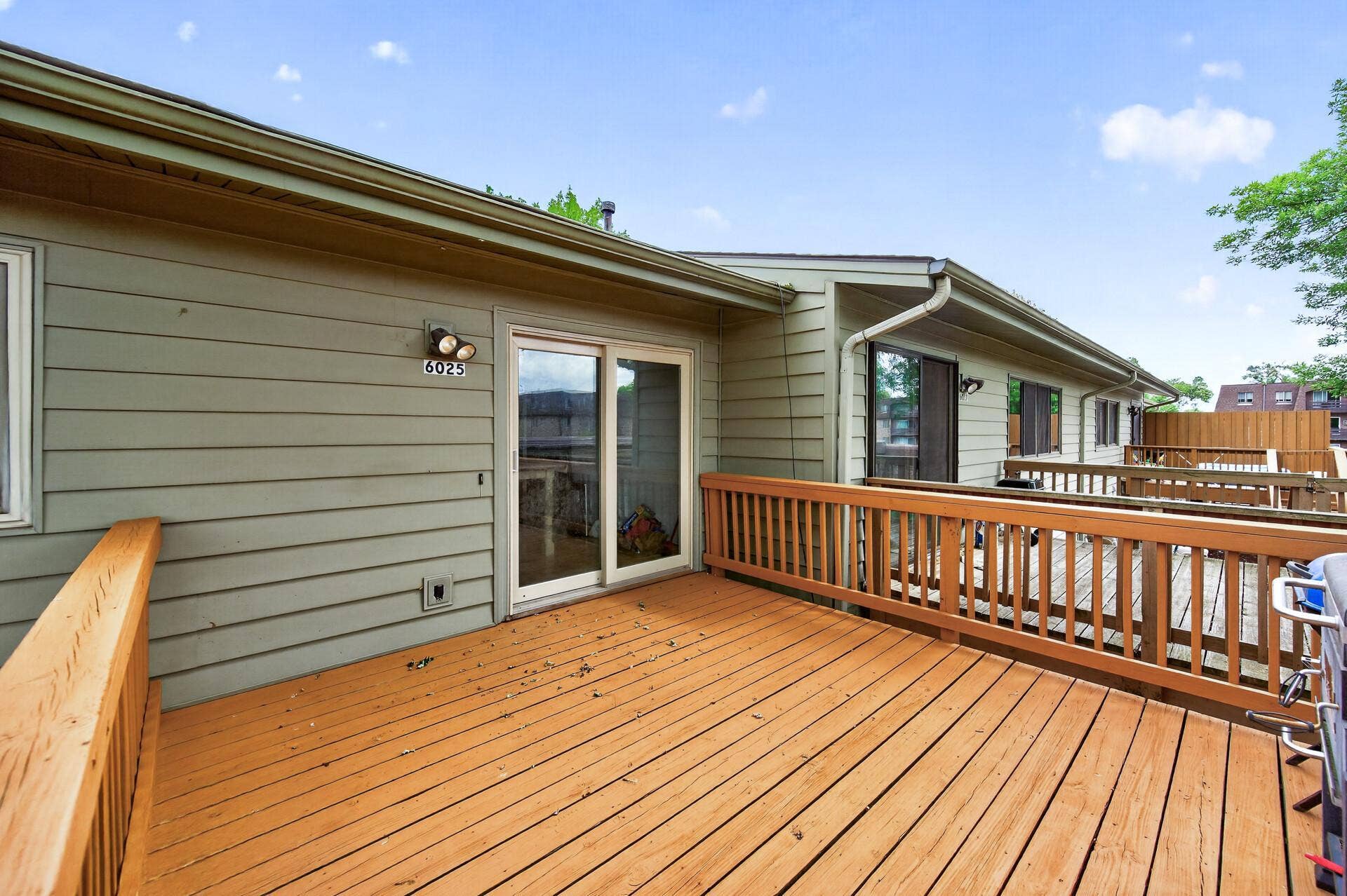 6025 79th Avenue N, Brooklyn Park, MN 55443 6025 79th Avenue N, Brooklyn Park, MN 55443