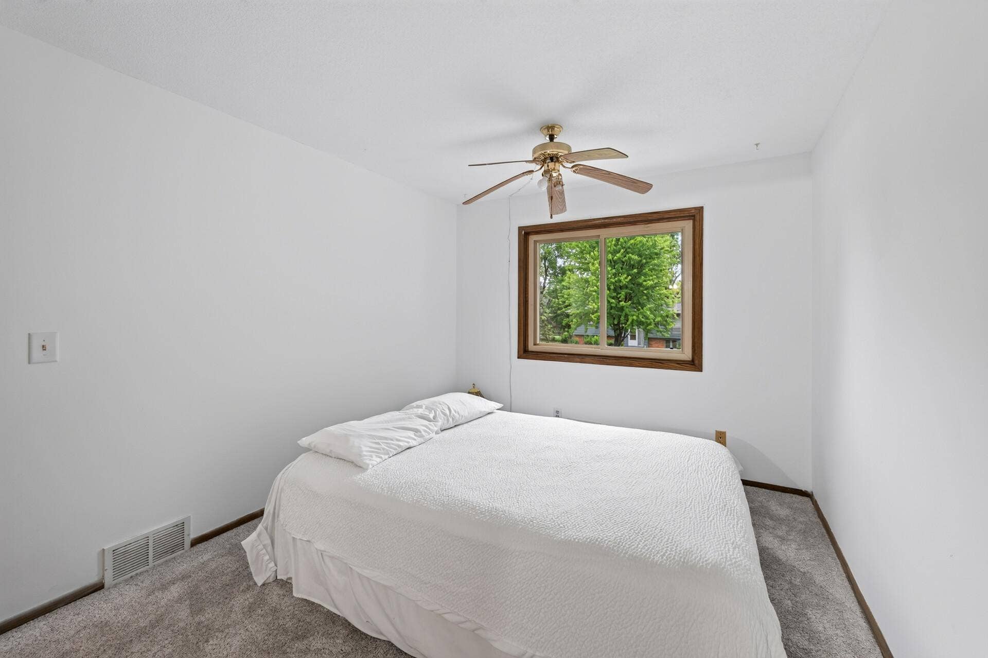 6025 79th Avenue N, Brooklyn Park, MN 55443 6025 79th Avenue N, Brooklyn Park, MN 55443