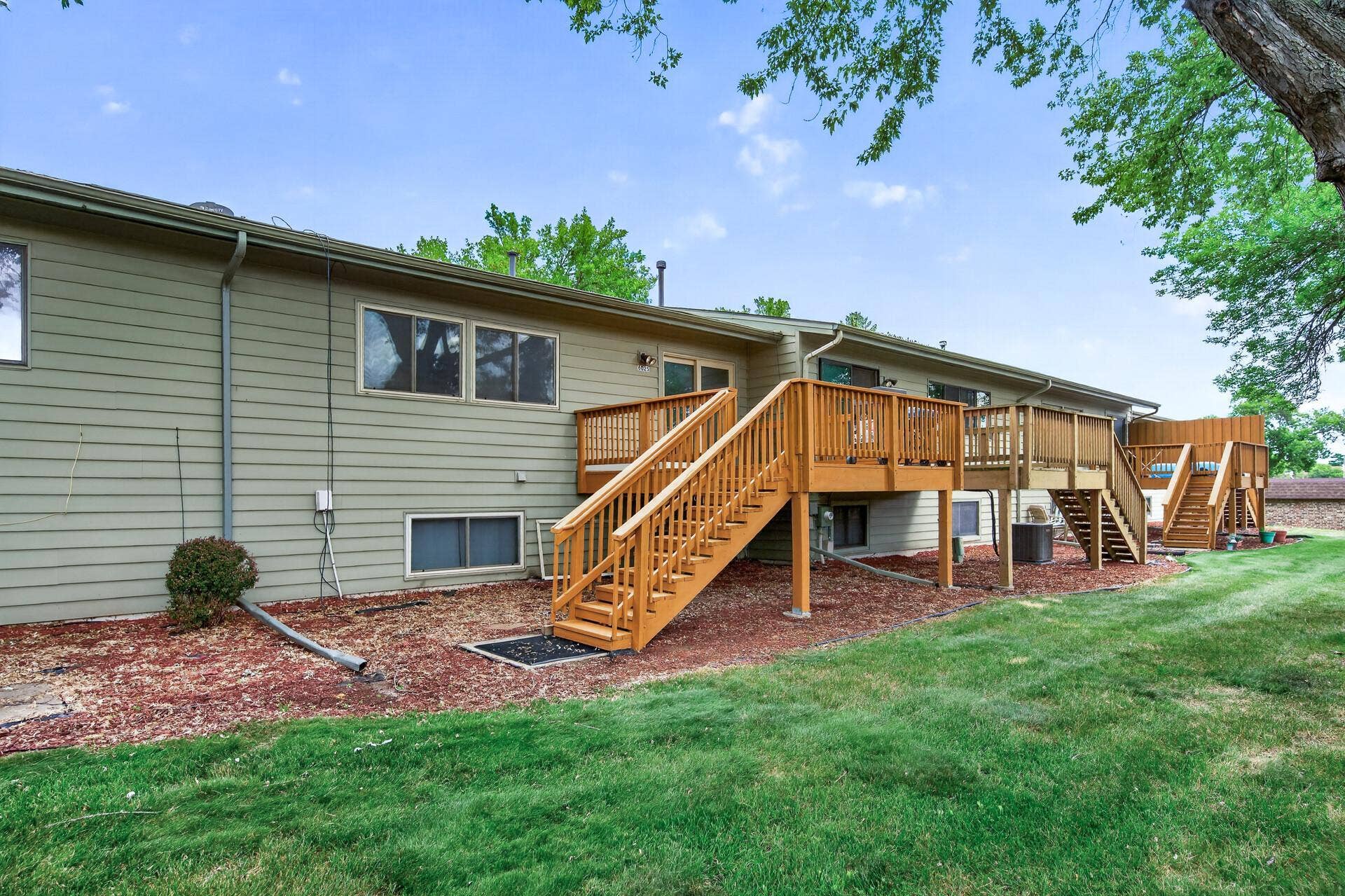 6025 79th Avenue N, Brooklyn Park, MN 55443 6025 79th Avenue N, Brooklyn Park, MN 55443