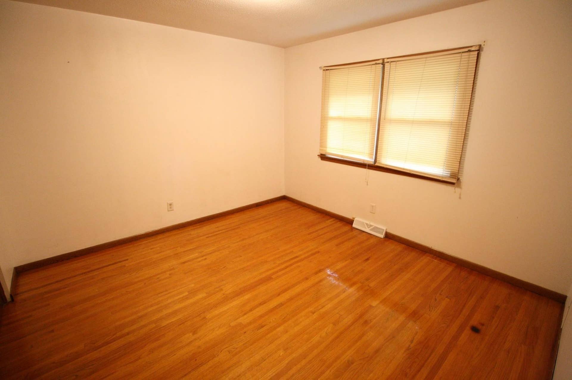 9522 Pleasant Avenue S, Bloomington, MN 55420 IMG_6885.JPG