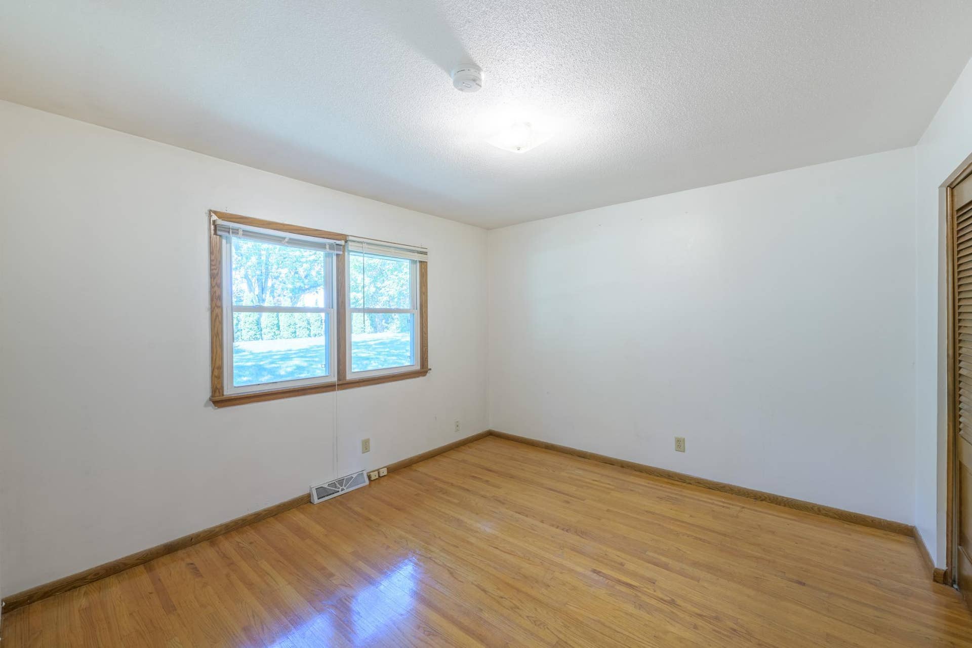 9522 Pleasant Avenue S, Bloomington, MN 55420 9524 Pleasant Ave S-WS-20210814-_CBP0490-HDR.jpg