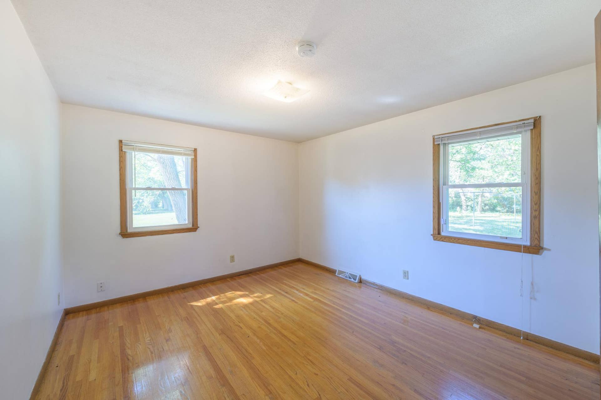 9522 Pleasant Avenue S, Bloomington, MN 55420 9524 Pleasant Ave S-WS-20210814-_CBP0496-HDR.jpg