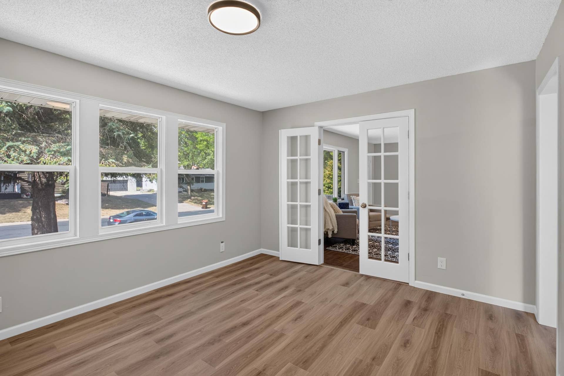 597 Meadow Lane, Woodbury, MN 55125 Main level bonus room, could also be used as a formal dining room.