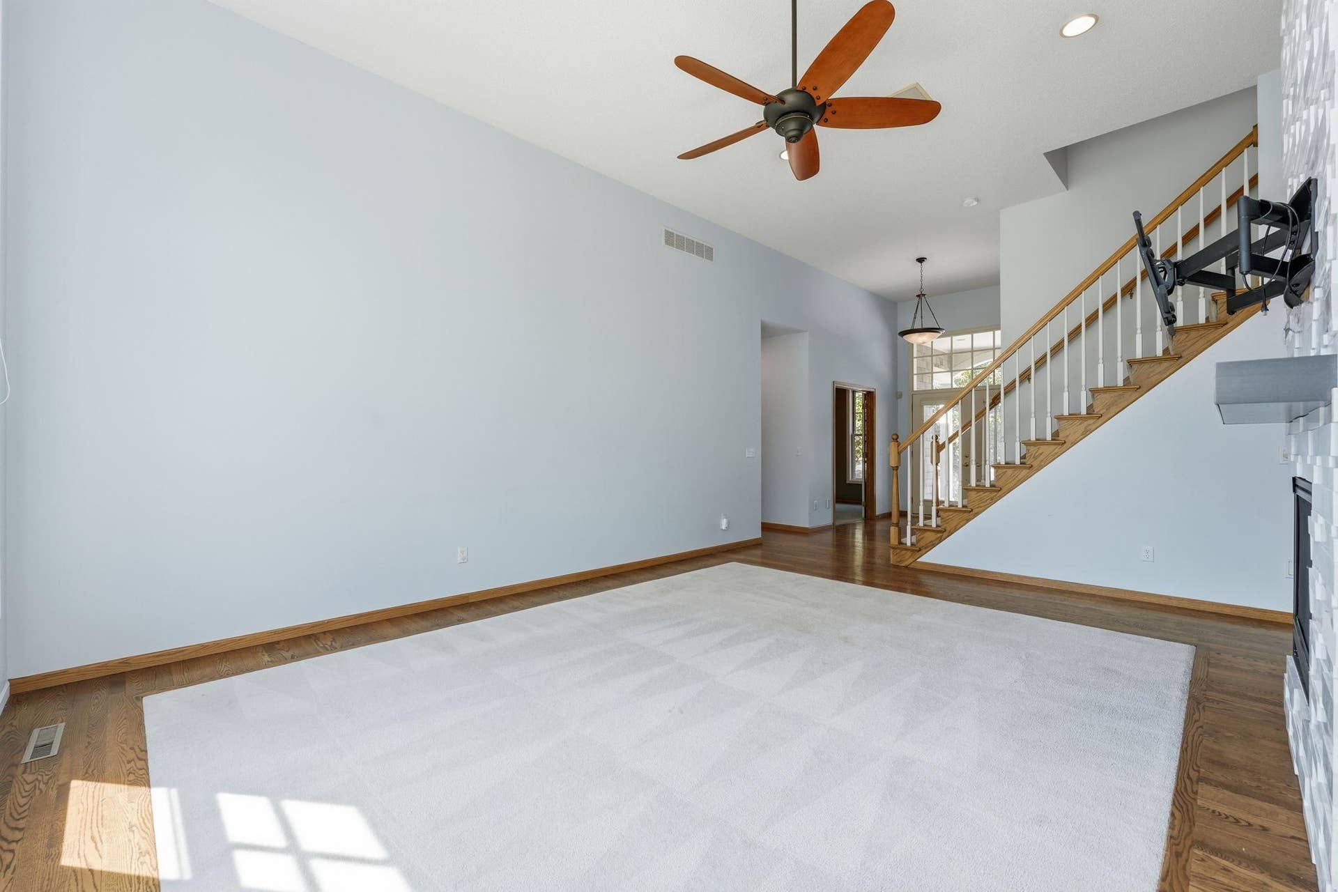 2715 Edgewater Bay, Woodbury, MN 55125 2715 Edgewater Bay, Woodbury, MN 55125