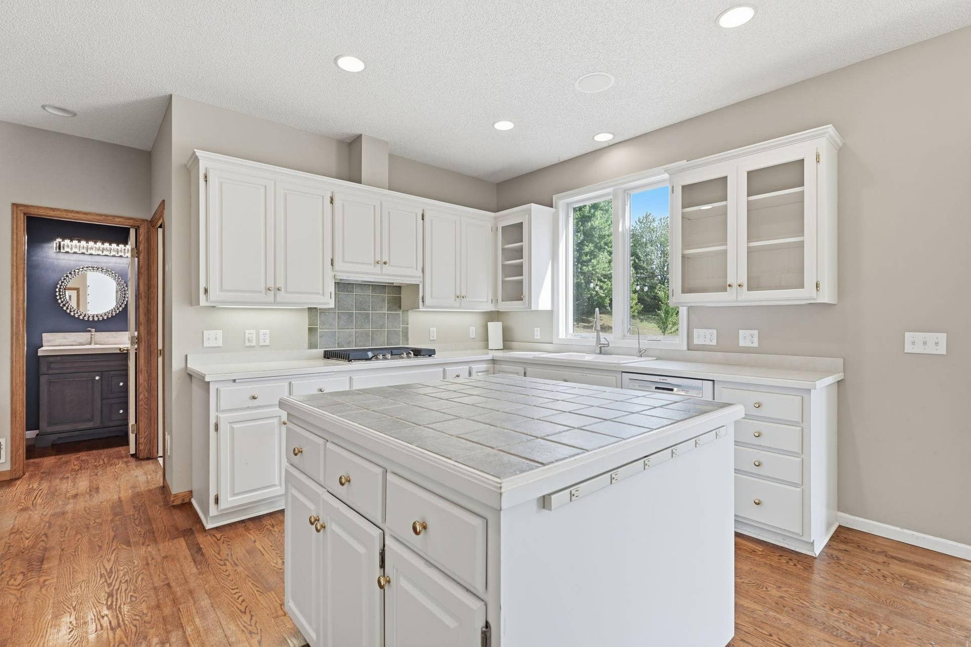 2715 Edgewater Bay, Woodbury, MN 55125 2715 Edgewater Bay, Woodbury, MN 55125
