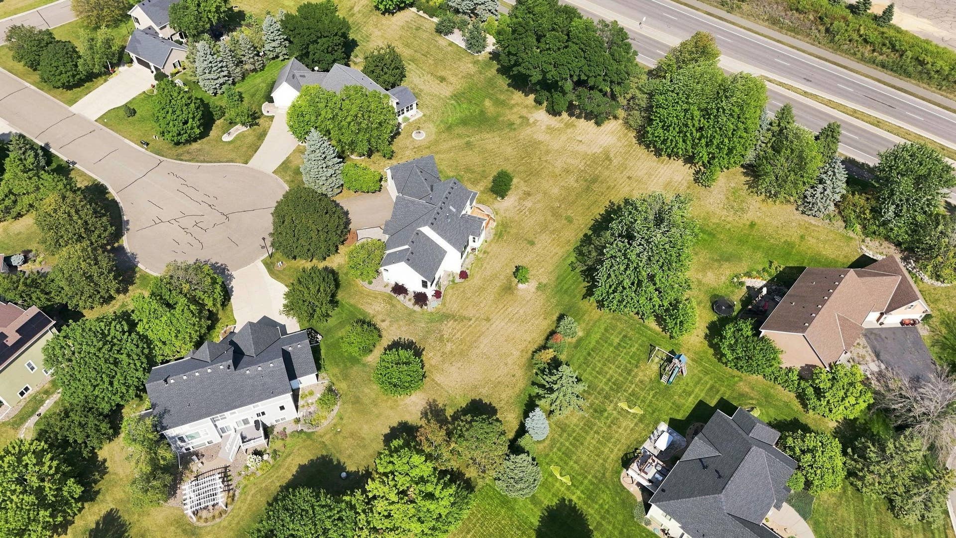 2715 Edgewater Bay, Woodbury, MN 55125 2715 Edgewater Bay, Woodbury, MN 55125