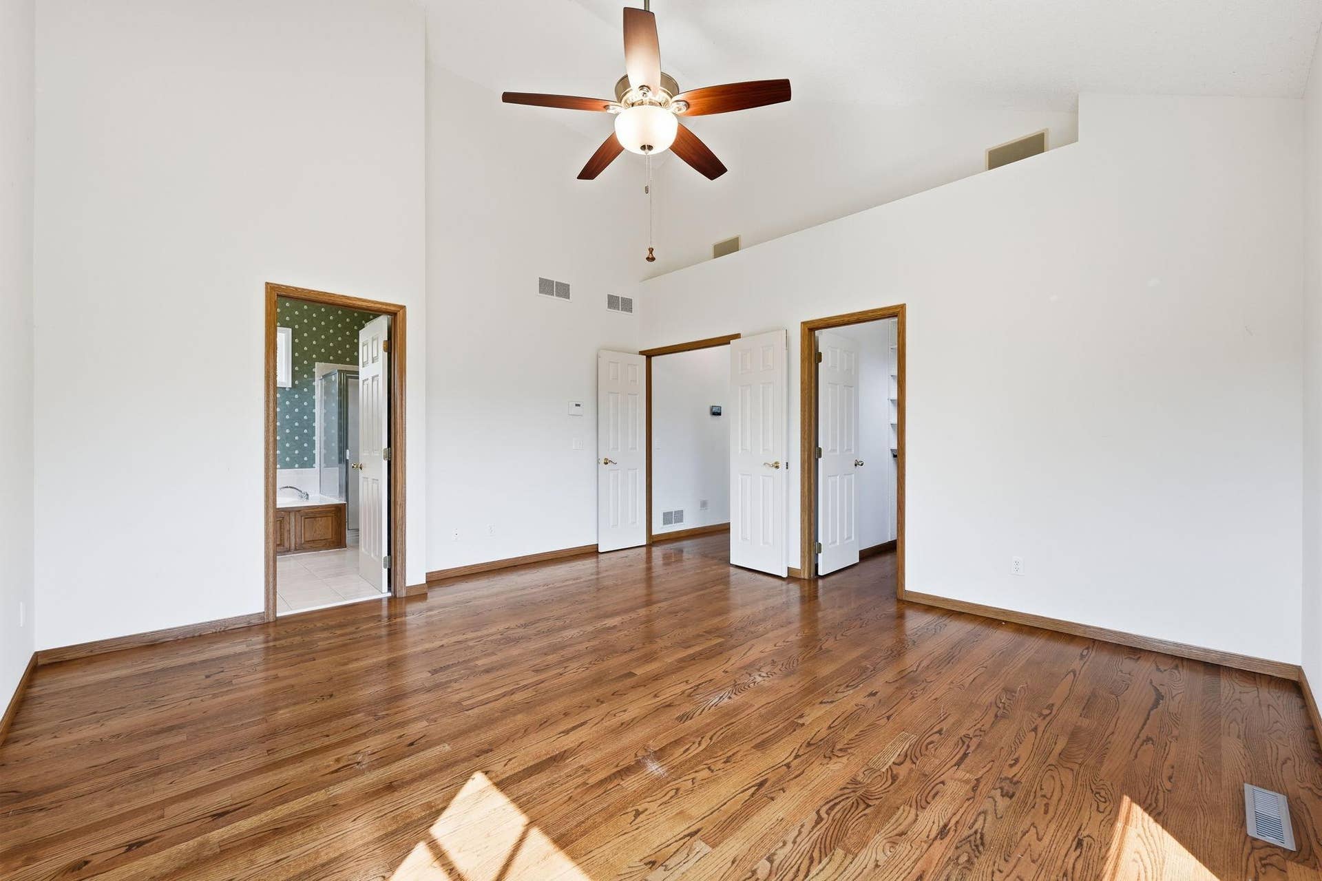 2715 Edgewater Bay, Woodbury, MN 55125 2715 Edgewater Bay, Woodbury, MN 55125