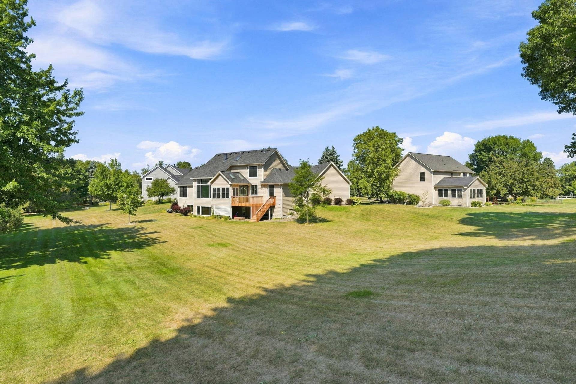 2715 Edgewater Bay, Woodbury, MN 55125 2715 Edgewater Bay, Woodbury, MN 55125