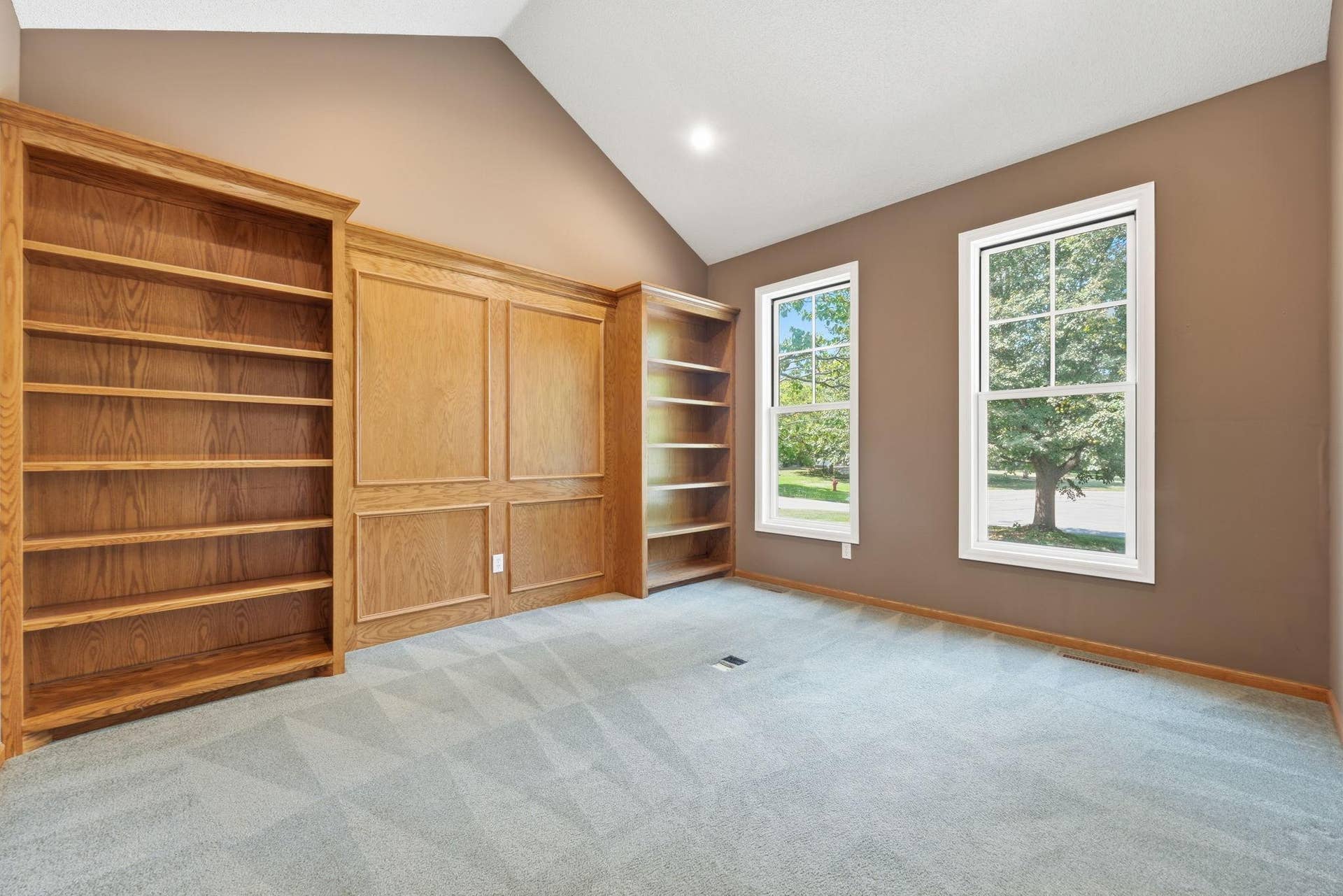 2715 Edgewater Bay, Woodbury, MN 55125 2715 Edgewater Bay, Woodbury, MN 55125