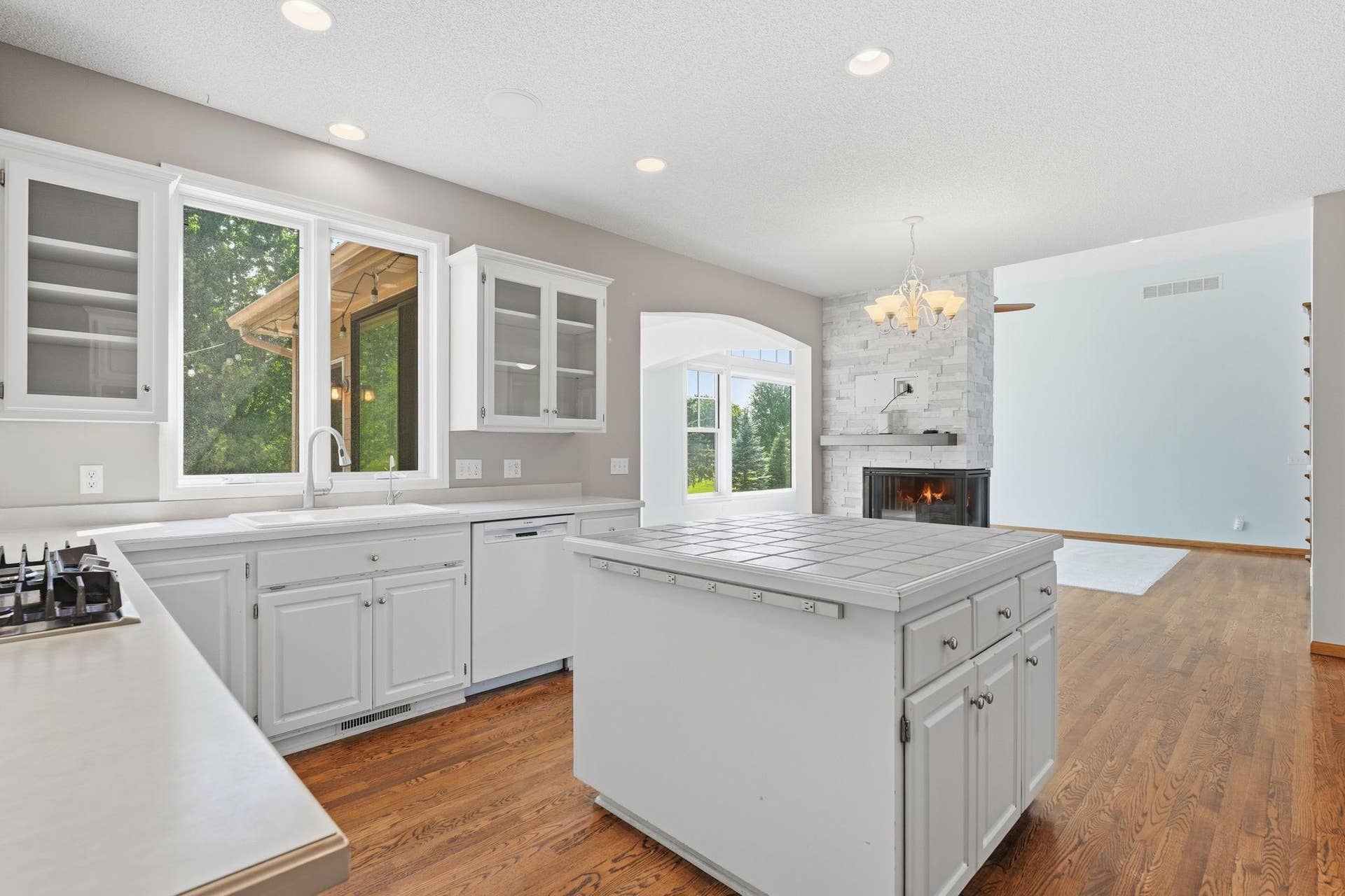 2715 Edgewater Bay, Woodbury, MN 55125 2715 Edgewater Bay, Woodbury, MN 55125
