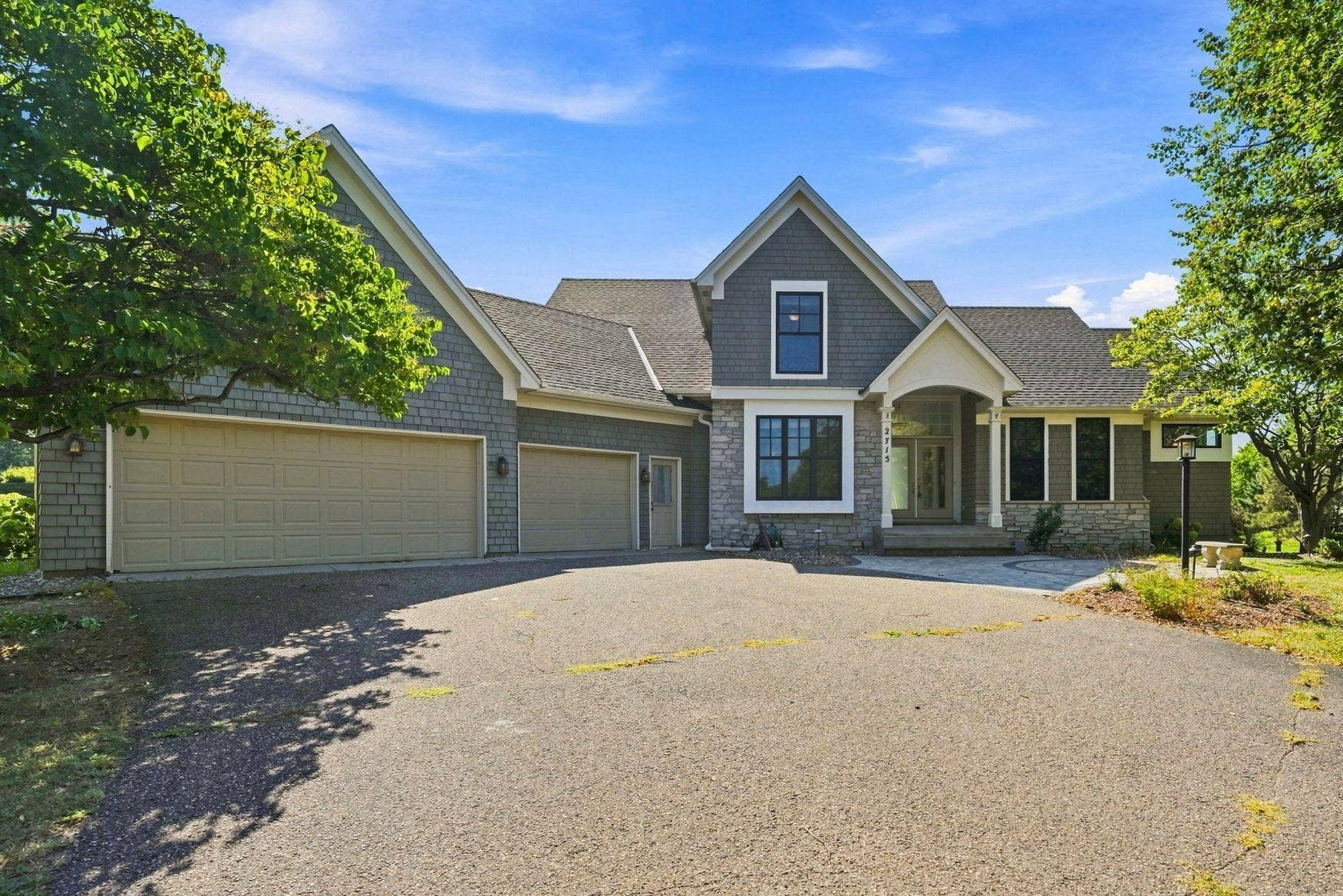 2715 Edgewater Bay, Woodbury, MN 55125 2715 Edgewater Bay, Woodbury, MN 55125
