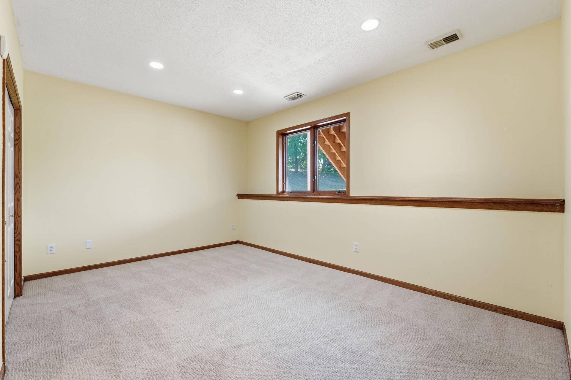2715 Edgewater Bay, Woodbury, MN 55125 2715 Edgewater Bay, Woodbury, MN 55125