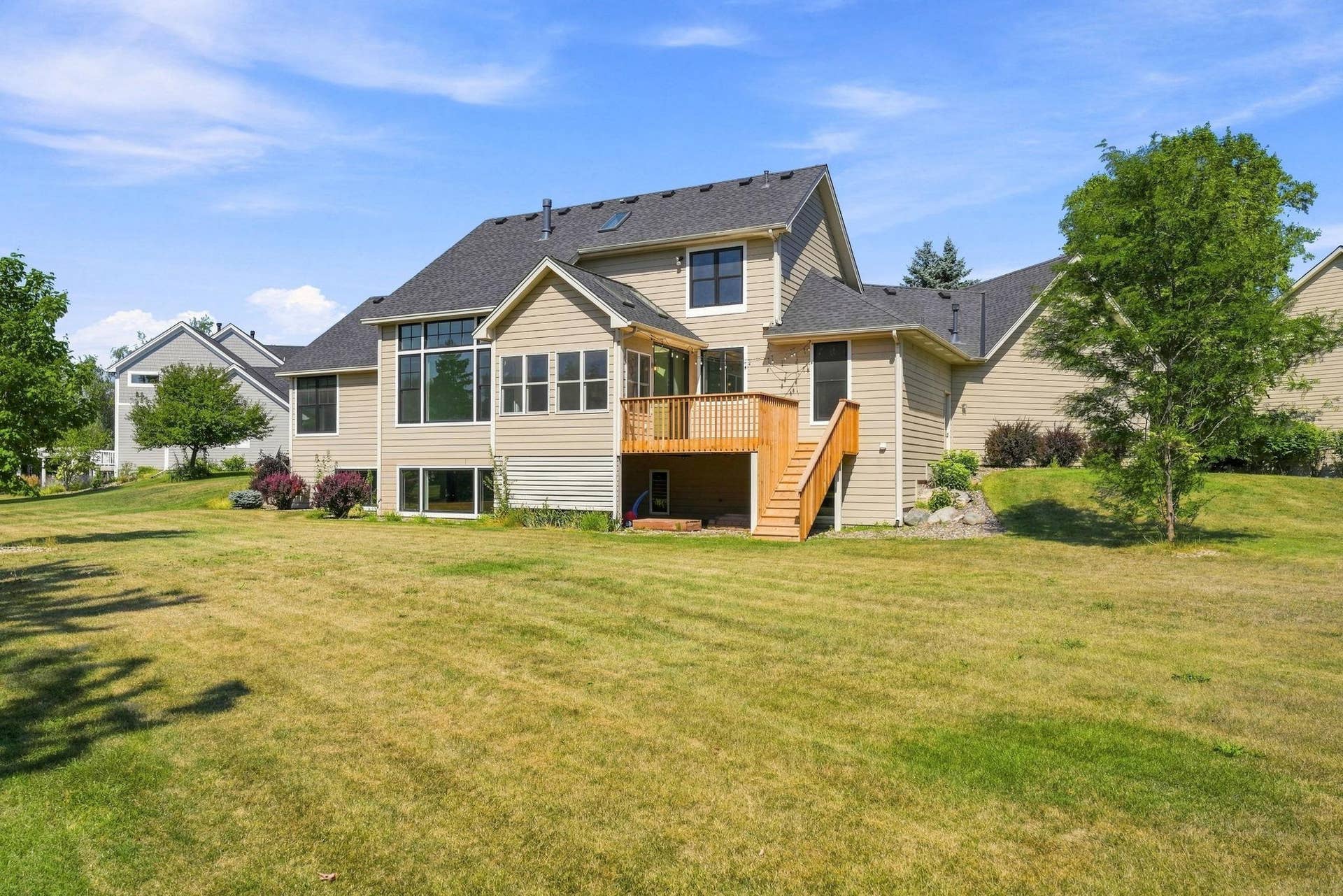 2715 Edgewater Bay, Woodbury, MN 55125 2715 Edgewater Bay, Woodbury, MN 55125