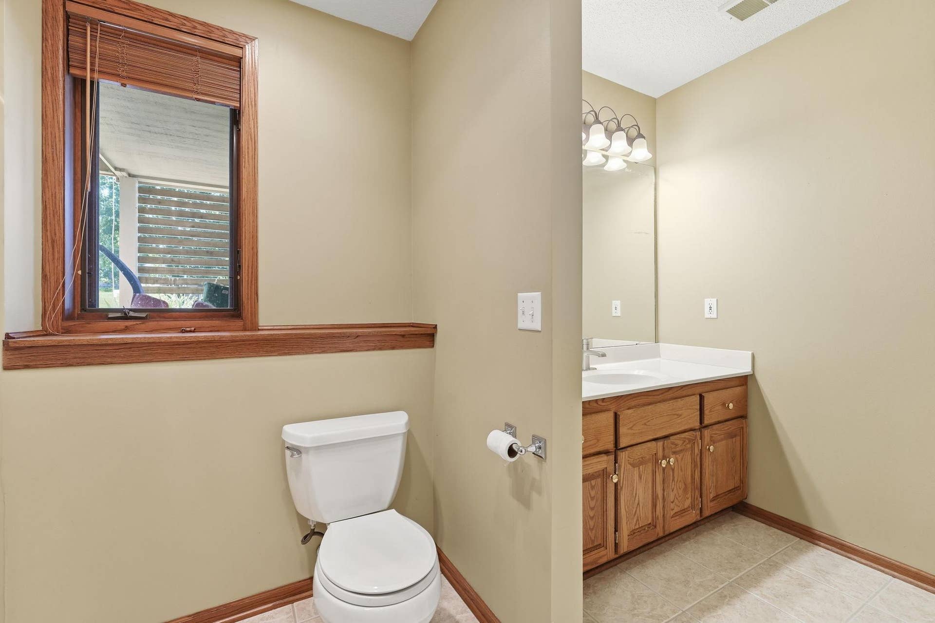 2715 Edgewater Bay, Woodbury, MN 55125 2715 Edgewater Bay, Woodbury, MN 55125